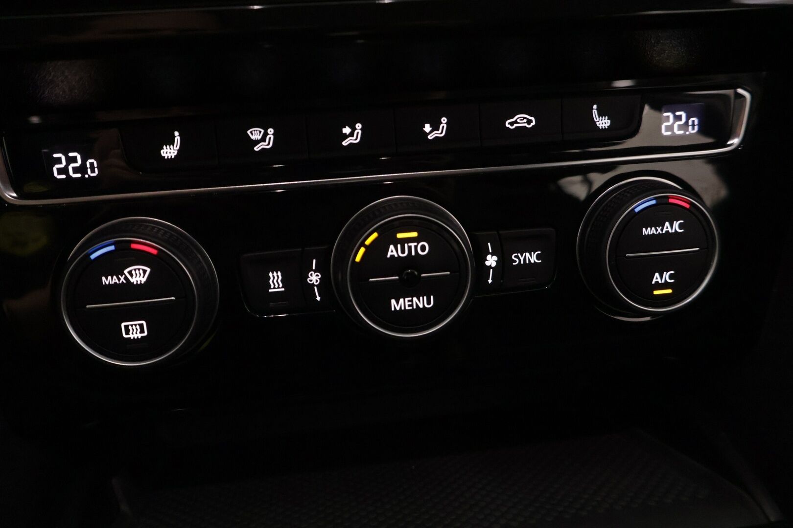 Volkswagen Passat 2020 Variant R-Line 1,5 TSI EVO 110 kW DSG-automaatti - P.Kamera| Webasto|LED|Koukku