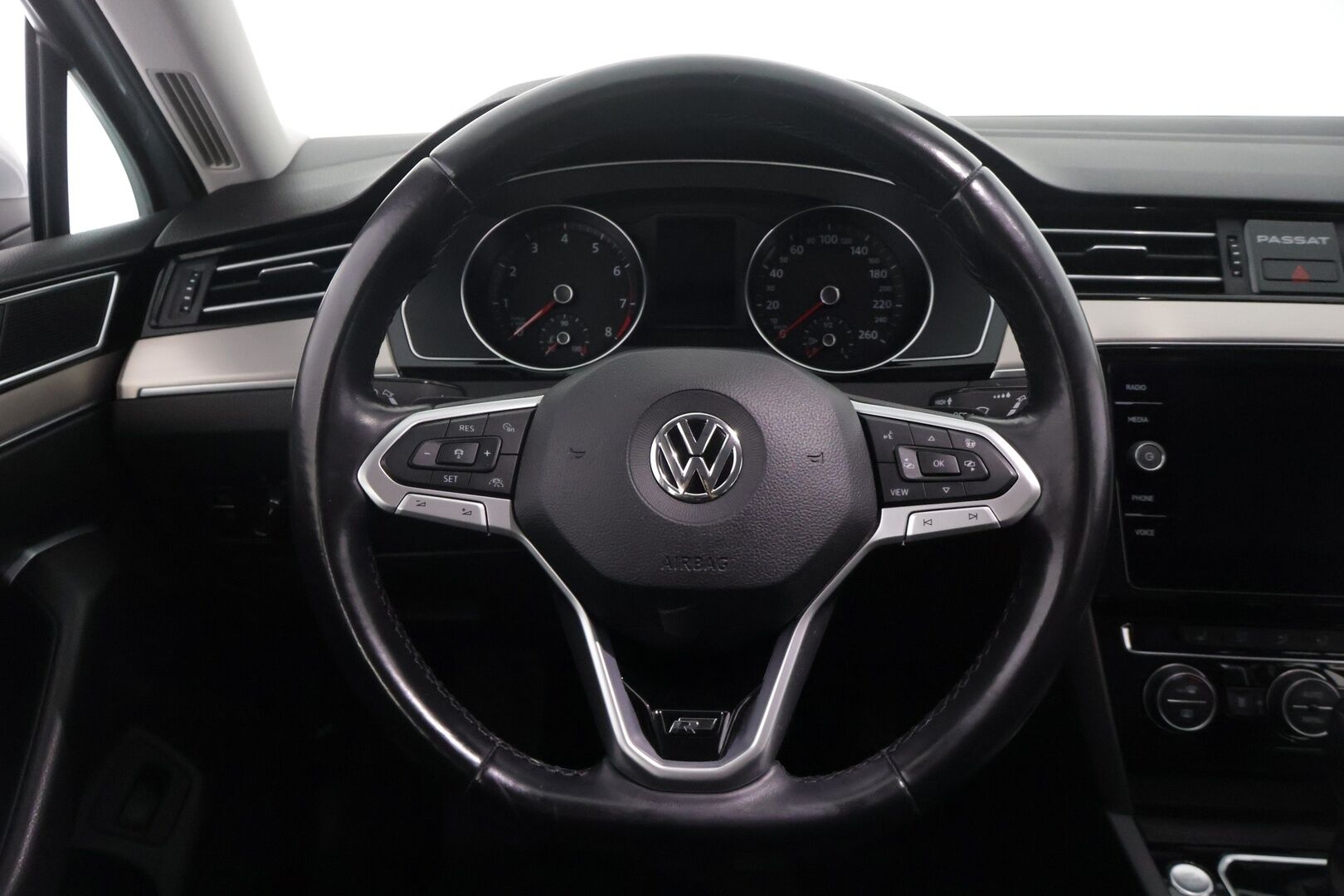 Volkswagen Passat 2020 Variant R-Line 1,5 TSI EVO 110 kW DSG-automaatti - P.Kamera| Webasto|LED|Koukku