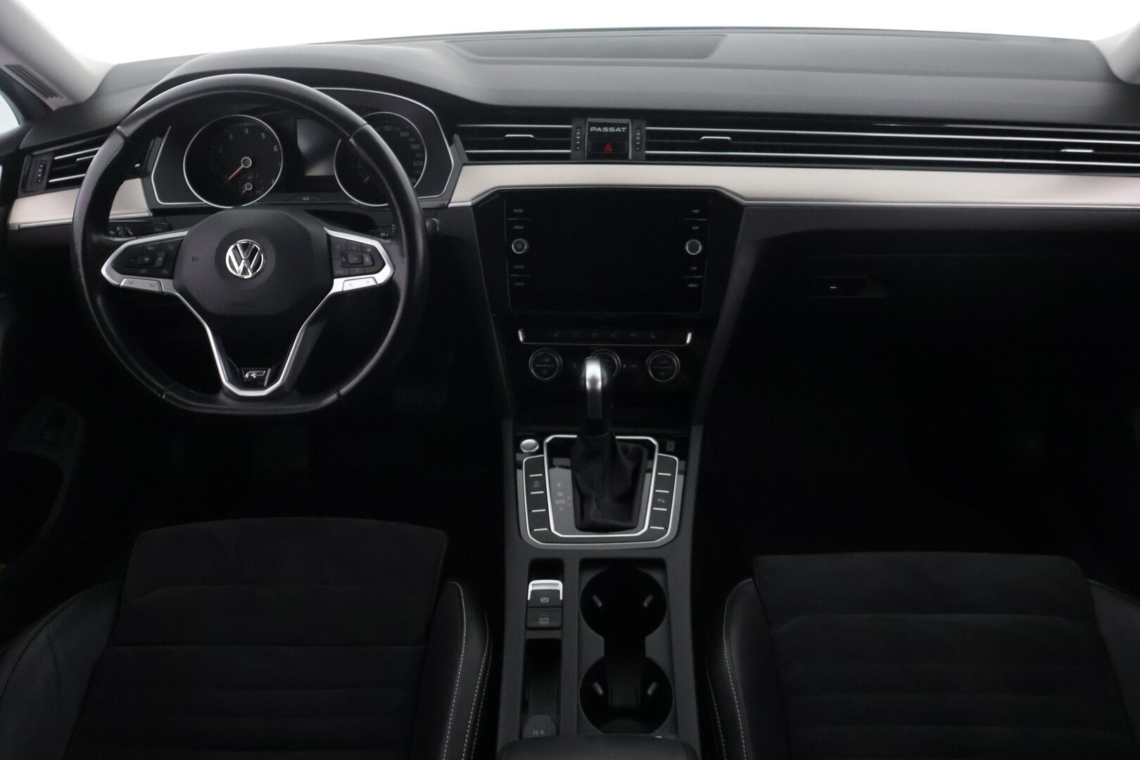 Volkswagen Passat 2020 Variant R-Line 1,5 TSI EVO 110 kW DSG-automaatti - P.Kamera| Webasto|LED|Koukku