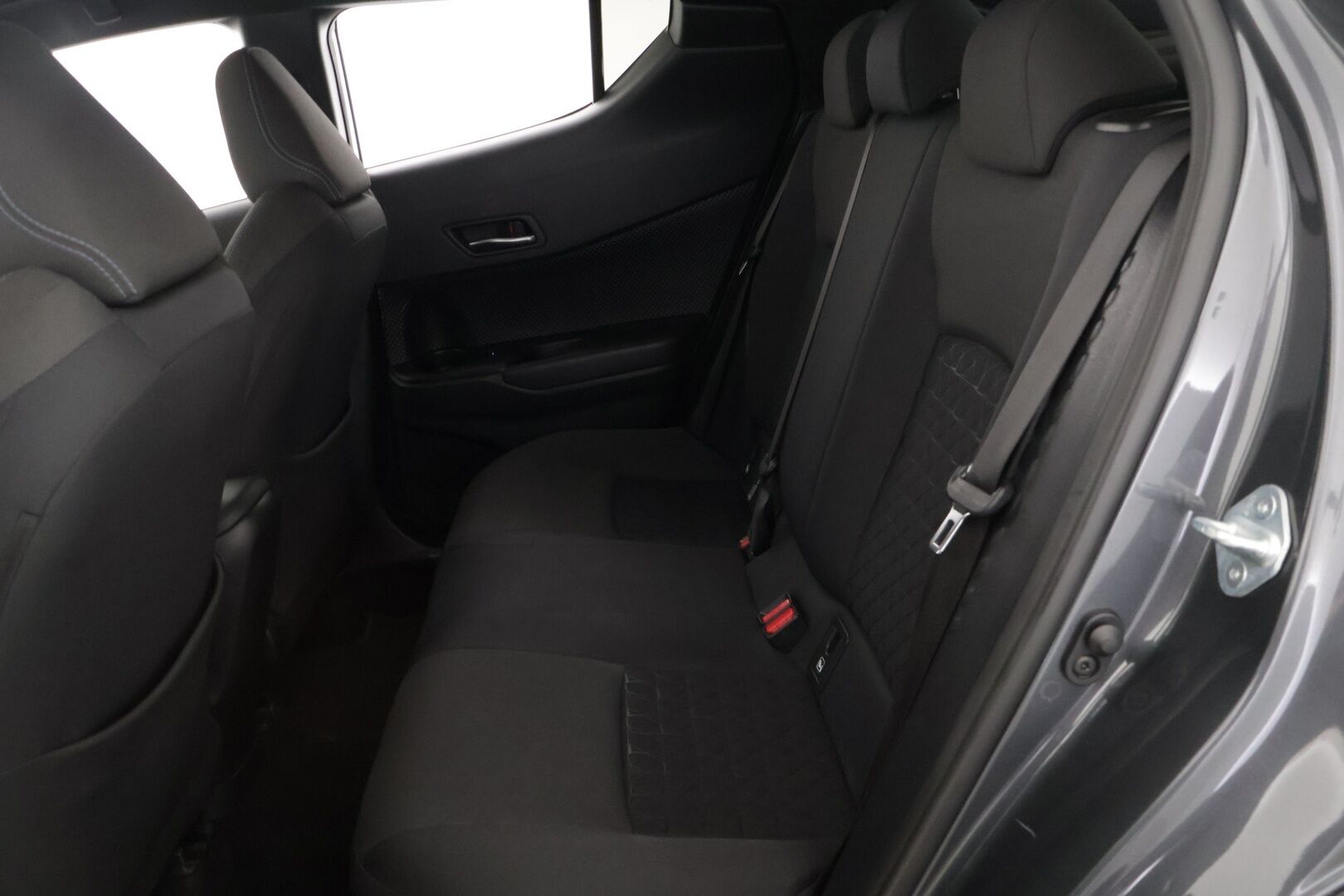 TOYOTA C-HR 2020 1,8 Hybrid Intense * Adapt. vakkari / Kaistavahti / LED / Keyless / P.kamera / Miracast *