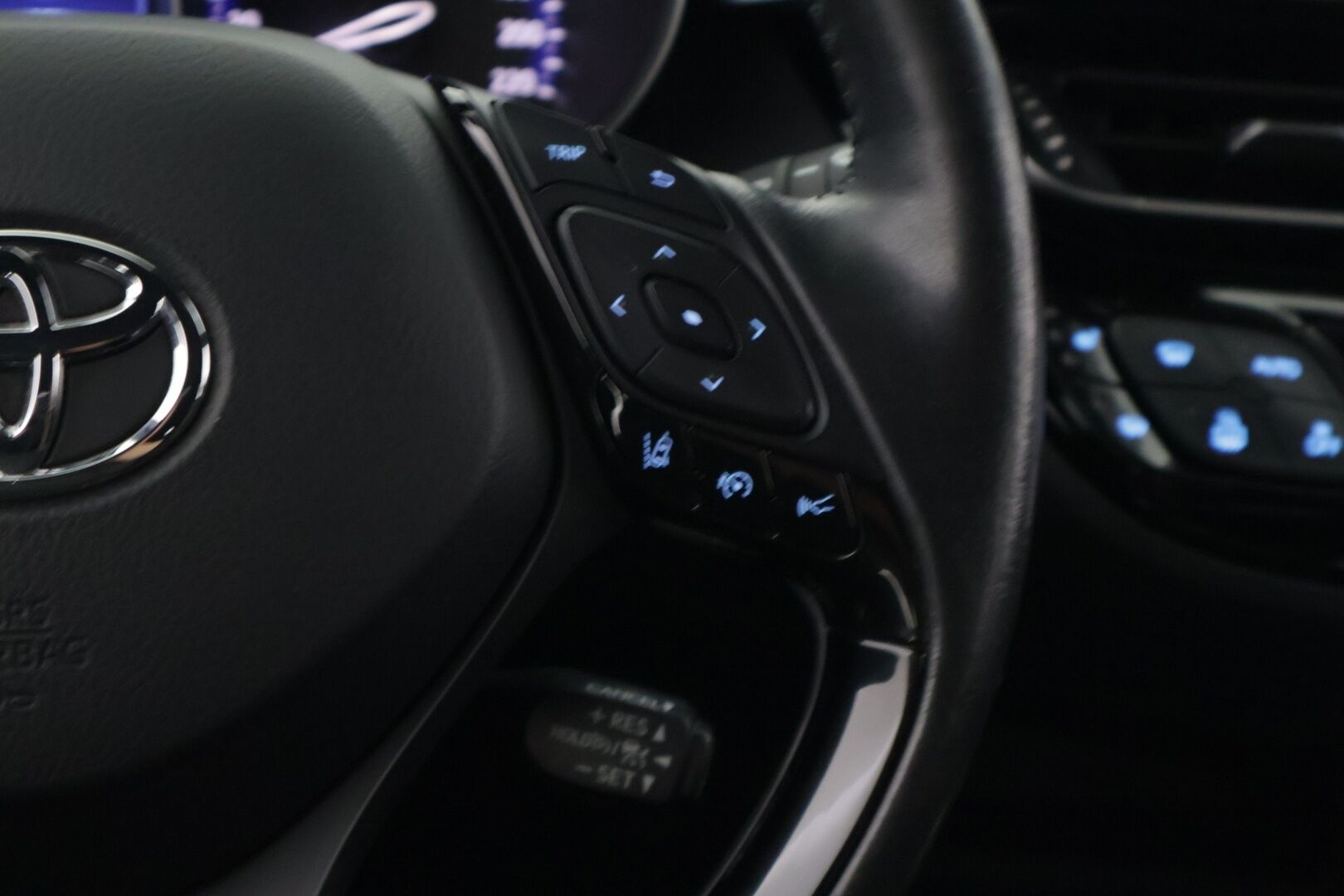TOYOTA C-HR 2020 1,8 Hybrid Intense * Adapt. vakkari / Kaistavahti / LED / Keyless / P.kamera / Miracast *