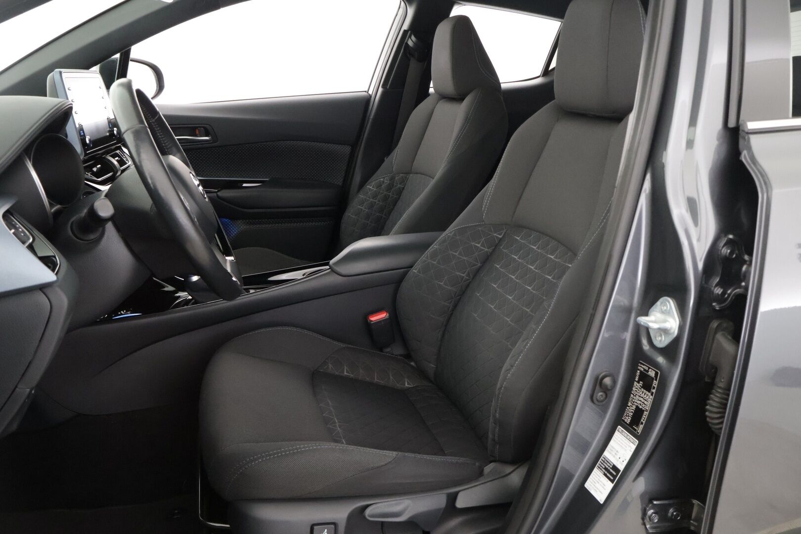 TOYOTA C-HR 2020 1,8 Hybrid Intense * Adapt. vakkari / Kaistavahti / LED / Keyless / P.kamera / Miracast *