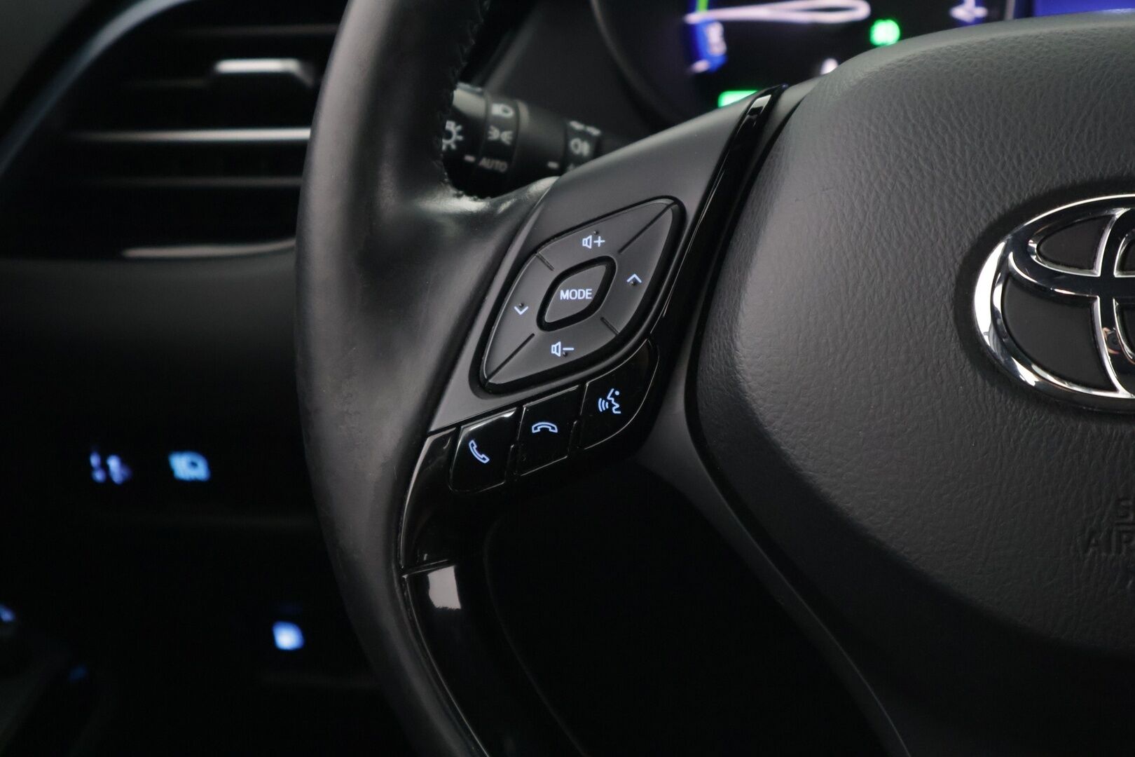 TOYOTA C-HR 2020 1,8 Hybrid Intense * Adapt. vakkari / Kaistavahti / LED / Keyless / P.kamera / Miracast *