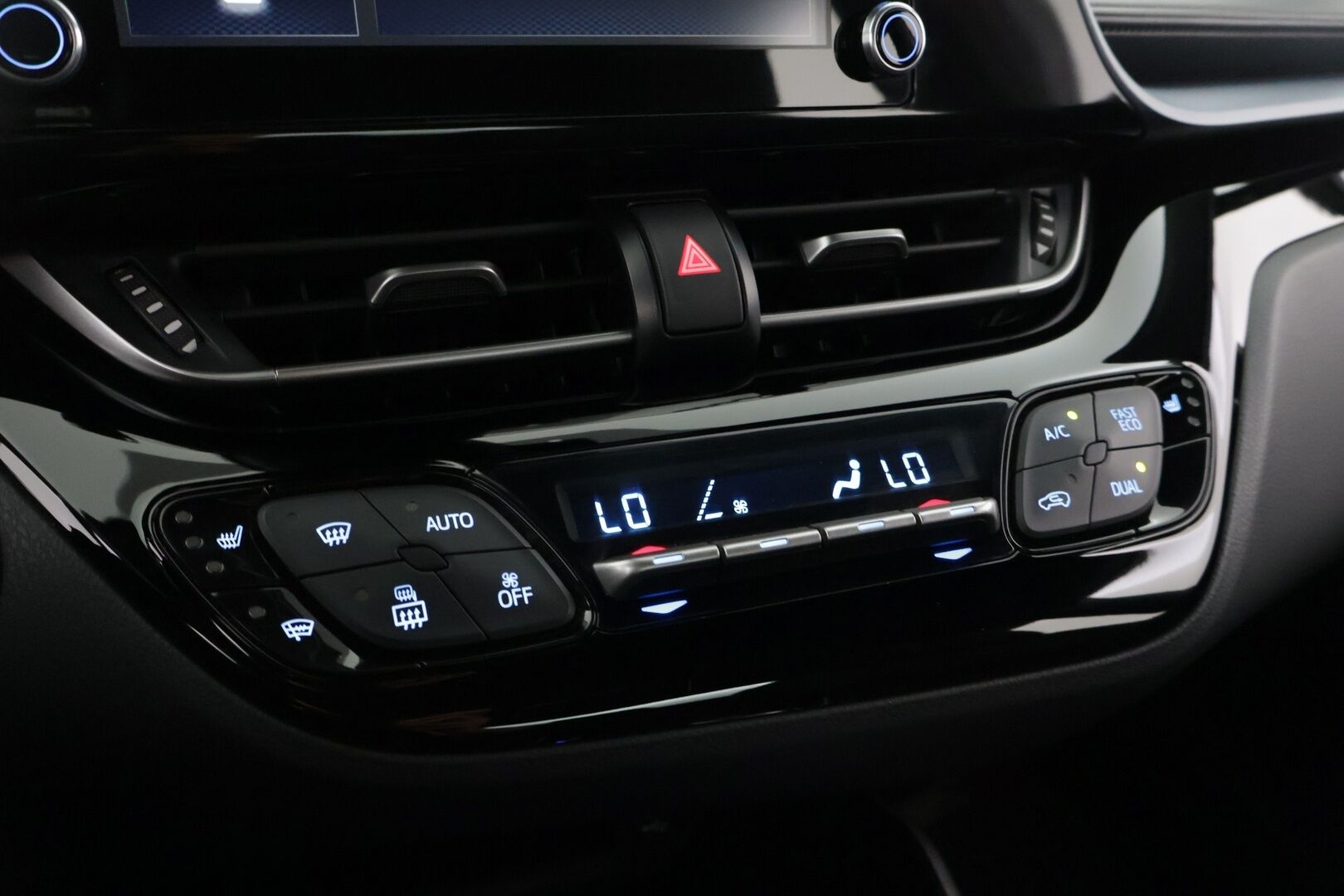 TOYOTA C-HR 2020 1,8 Hybrid Intense * Adapt. vakkari / Kaistavahti / LED / Keyless / P.kamera / Miracast *