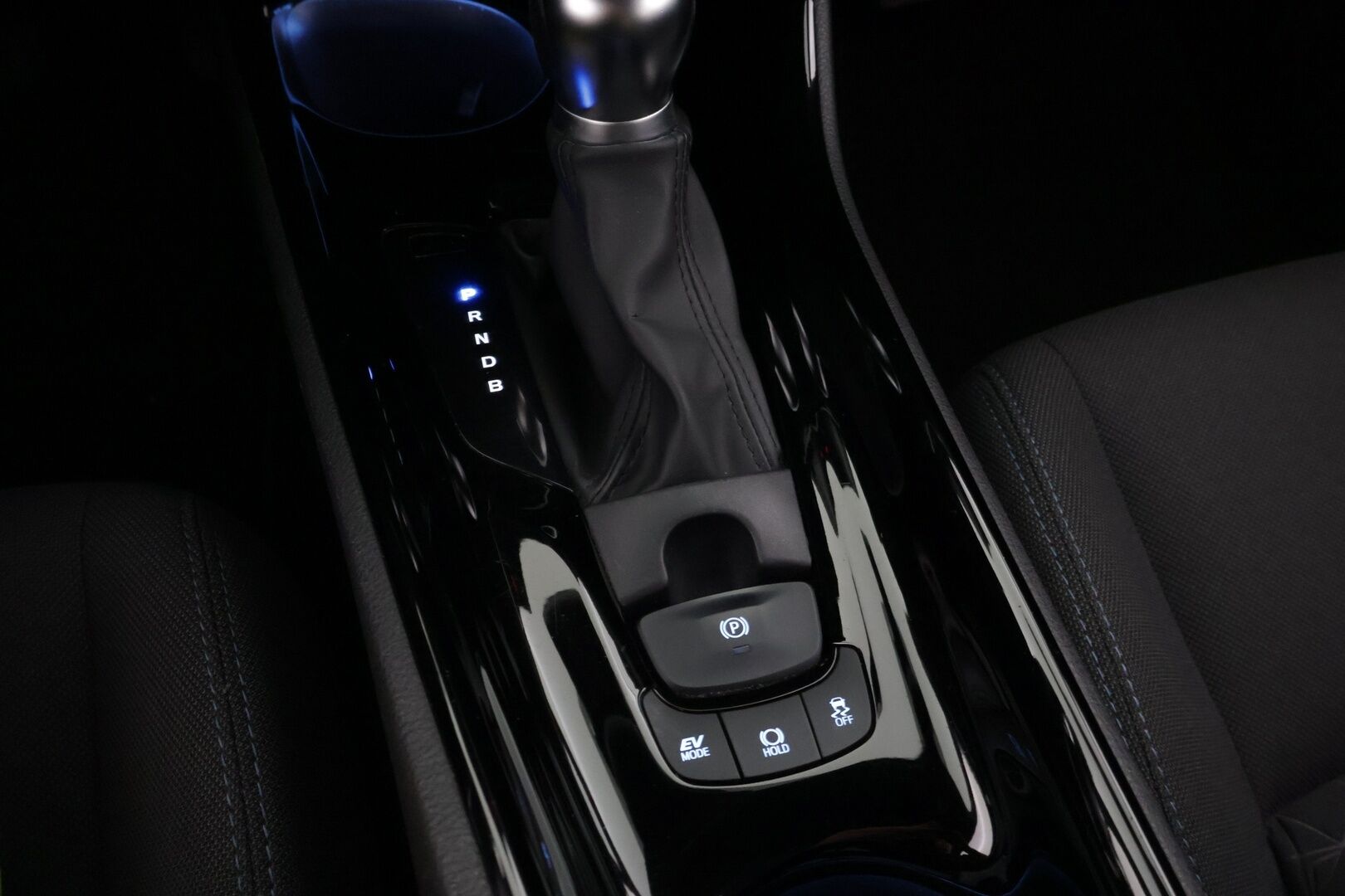 TOYOTA C-HR 2020 1,8 Hybrid Intense * Adapt. vakkari / Kaistavahti / LED / Keyless / P.kamera / Miracast *