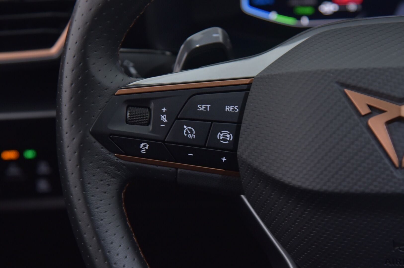 CUPRA LEON SPORTSTOURER 2021 1,4 PHEV 180 kW e-HYBRID DSG - Adapt. vakkari / Digimittaristo / Navi / LED / Keyless / Apple&Android 