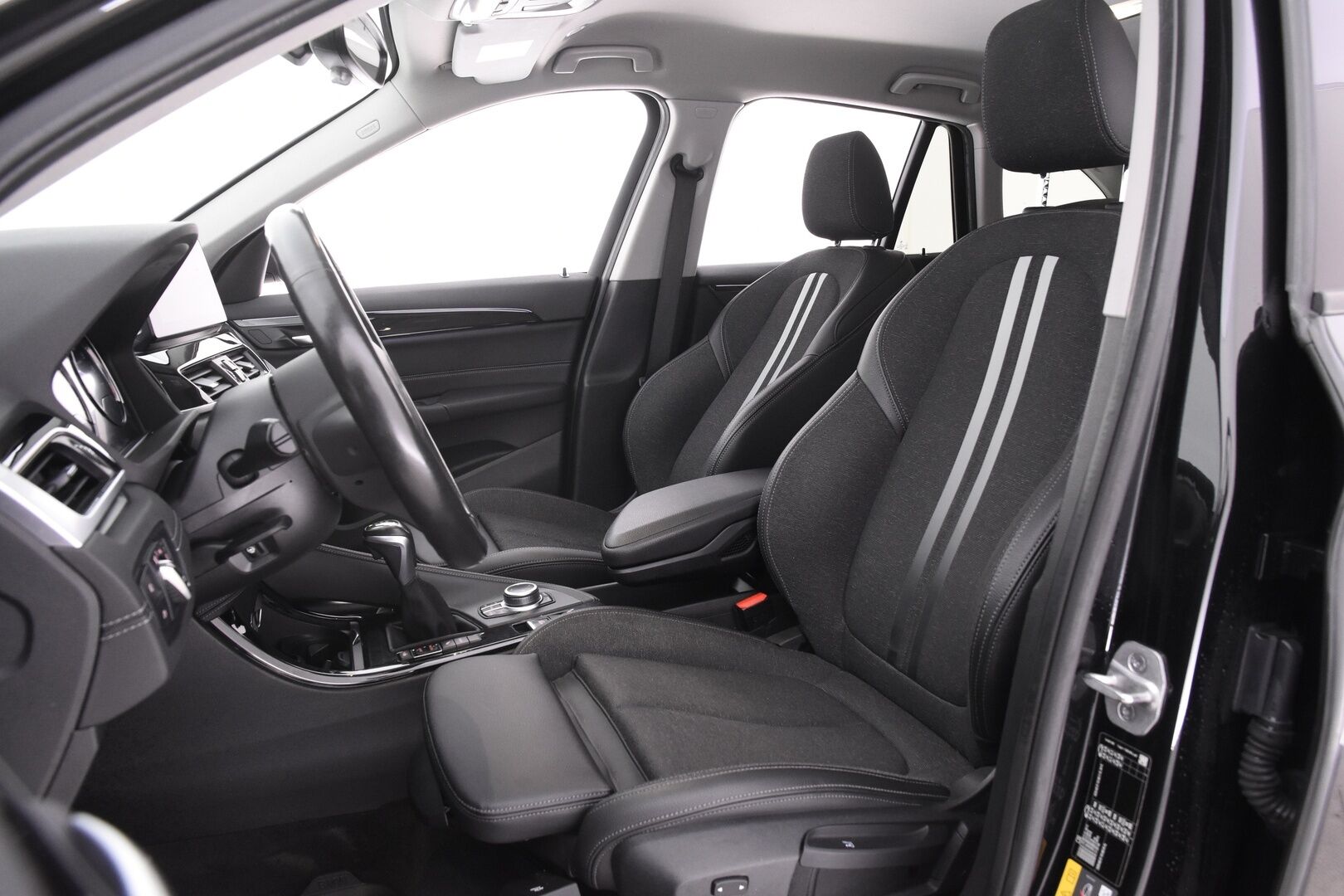 BMW X1 2021 F48 xDrive25e Sport *Adapt. Vakkari / Kaistavahti / HUD / LED-valot / Sporttipenkit / M-Ratti*