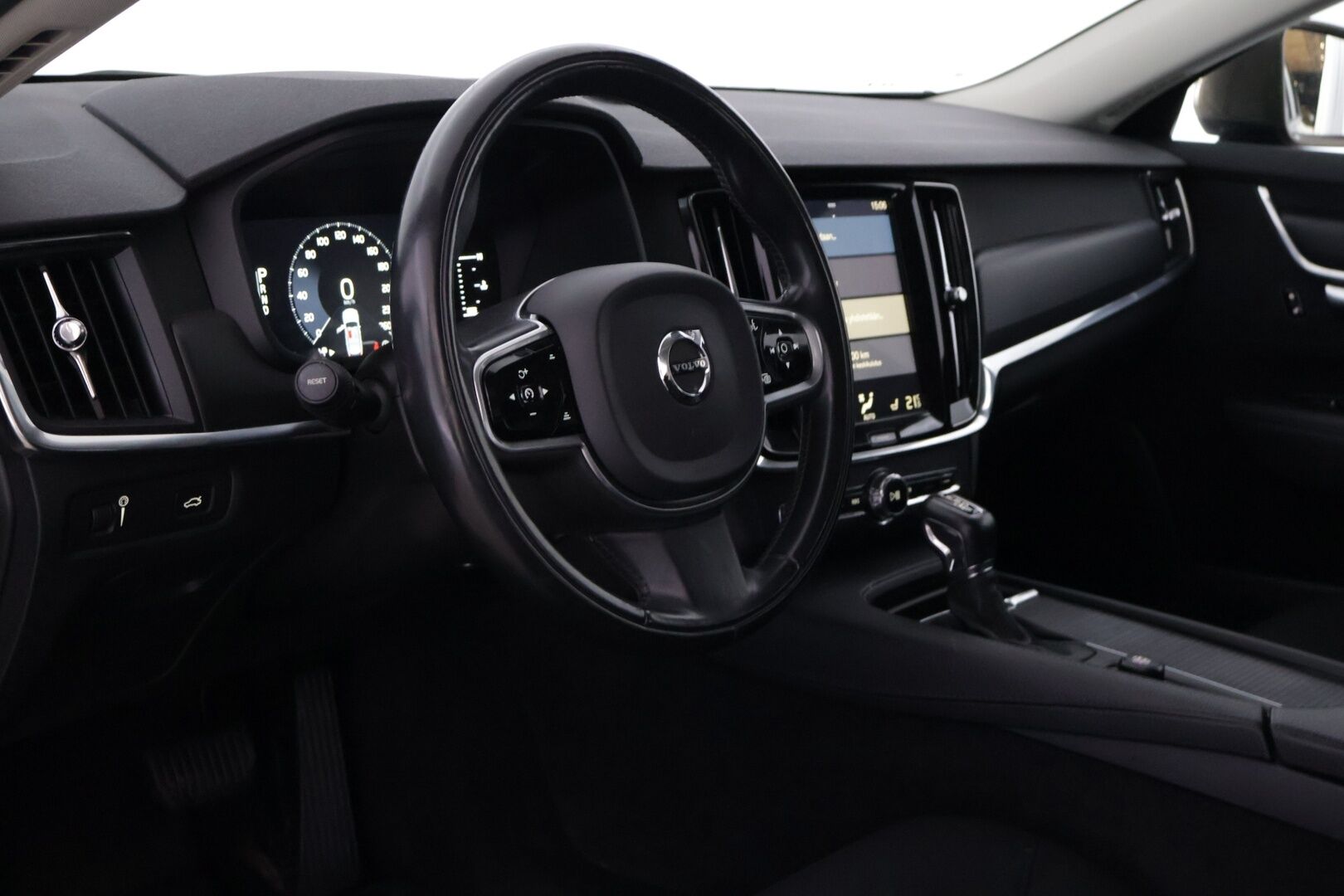 Volvo V90 2018 D3 AWD Business aut *Ei Ad-Blue / ACC / S-Koukku / Kamera / Tutkat / Pa-lämmitin / Ratinlämmitin / LED* - Hyvin huollettu neliveto V90 ilman Adblue järjestelmää!