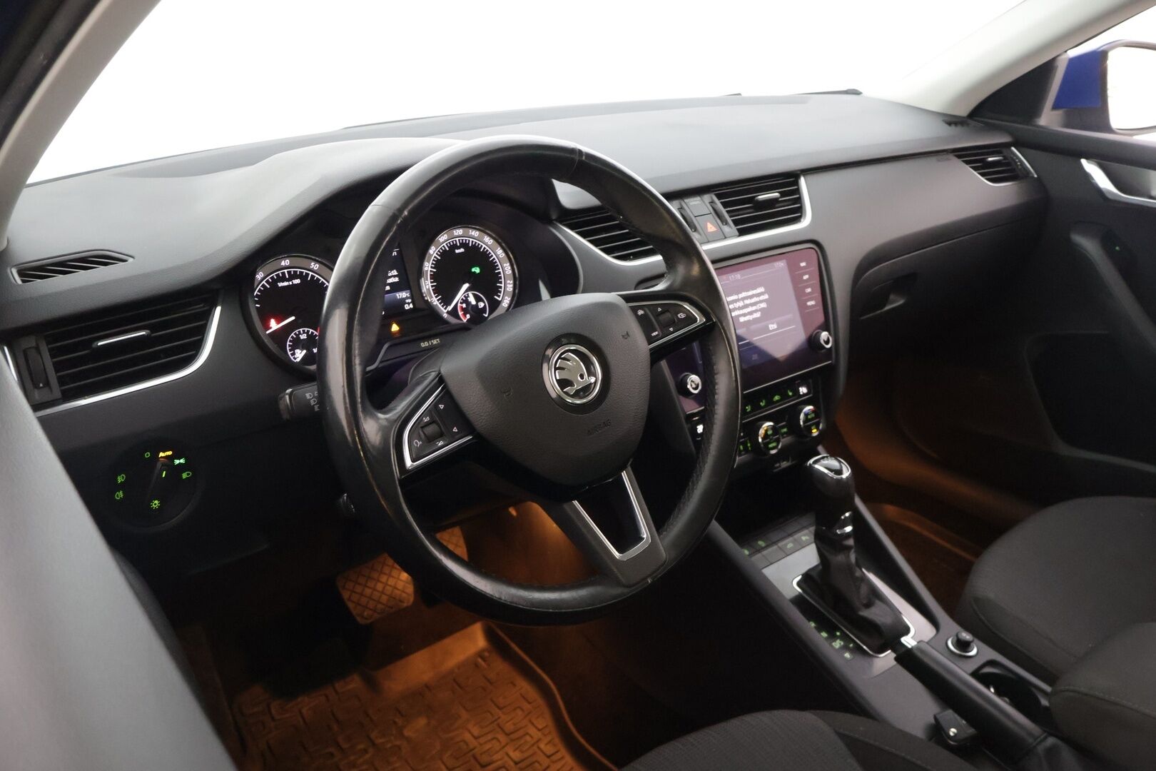 Skoda Octavia 2020 Combi 1,5 TSI G-TEC Style BusinessLine Aut. ** ACC / Webasto / Kessy / Lämm. tuulilasi / Koukku / P.kamera ** - * Kattavasti varusteltu Suomiauto kaksilla Michelinin renkailla! / Lämmitettävä ratti / Sähkökontti / Lane Assist / Blind Spot Assist *