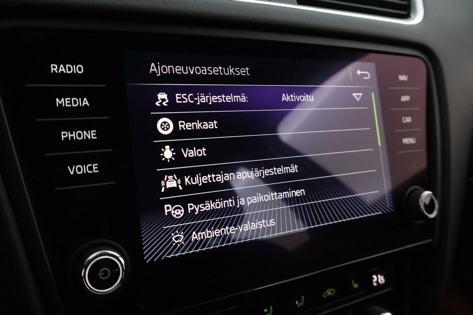 Skoda Octavia 2020 Combi 1,5 TSI G-TEC Style BusinessLine Aut. ** ACC / Webasto / Kessy / Lämm. tuulilasi / Koukku / P.kamera ** - * Kattavasti varusteltu Suomiauto kaksilla Michelinin renkailla! / Lämmitettävä ratti / Sähkökontti / Lane Assist / Blind Spot Assist *