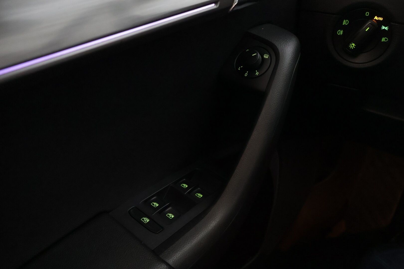Skoda Octavia 2020 Combi 1,5 TSI G-TEC Style BusinessLine Aut. ** ACC / Webasto / Kessy / Lämm. tuulilasi / Koukku / P.kamera ** - * Kattavasti varusteltu Suomiauto kaksilla Michelinin renkailla! / Lämmitettävä ratti / Sähkökontti / Lane Assist / Blind Spot Assist *
