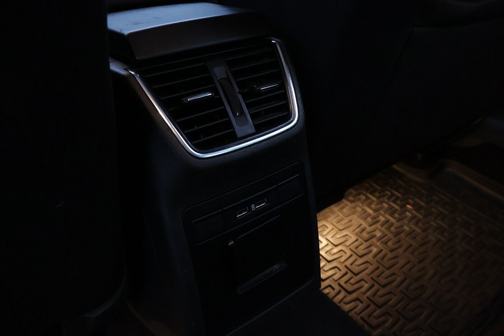 Skoda Octavia 2020 Combi 1,5 TSI G-TEC Style BusinessLine Aut. ** ACC / Webasto / Kessy / Lämm. tuulilasi / Koukku / P.kamera ** - * Kattavasti varusteltu Suomiauto kaksilla Michelinin renkailla! / Lämmitettävä ratti / Sähkökontti / Lane Assist / Blind Spot Assist *