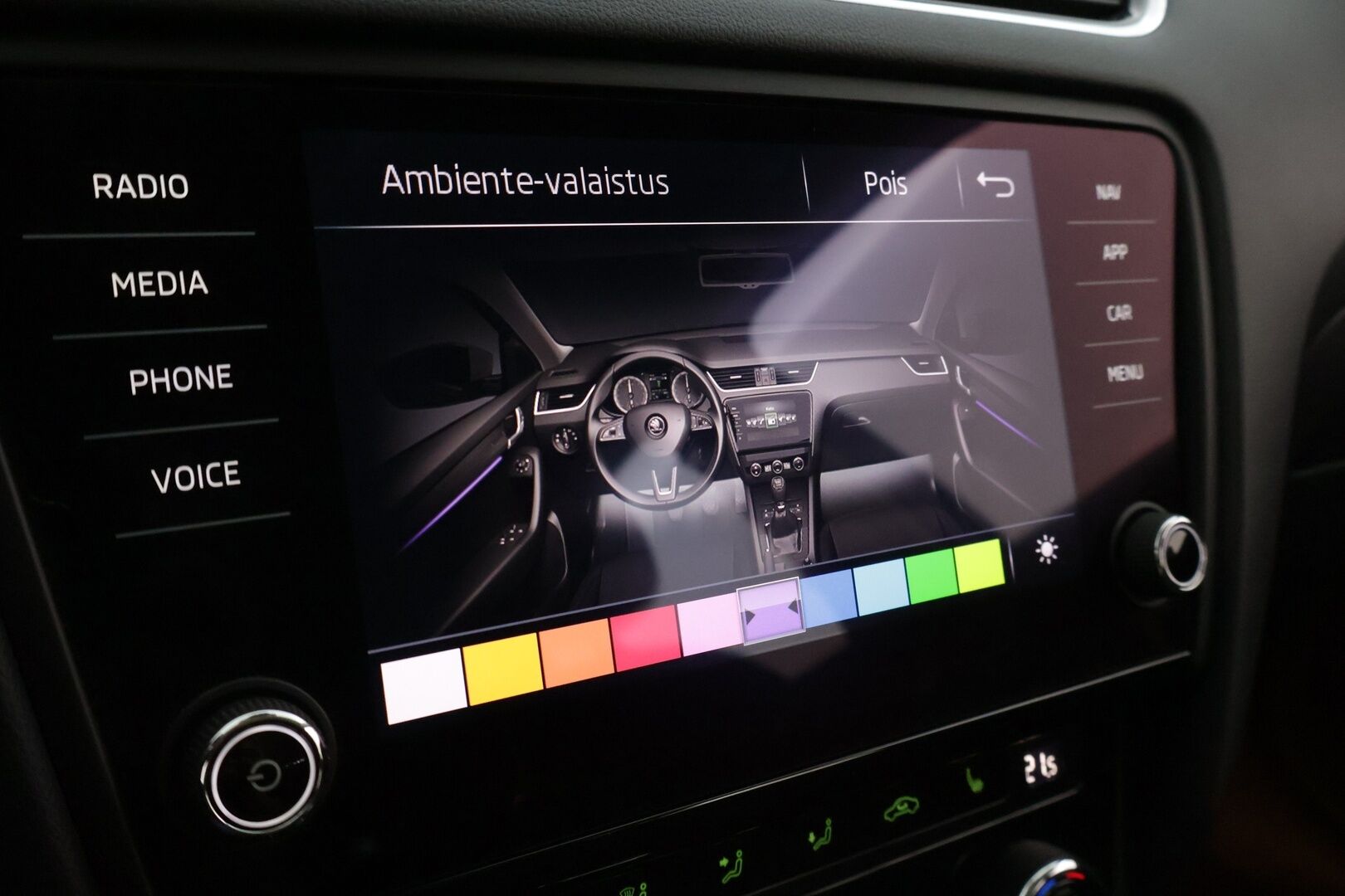 Skoda Octavia 2020 Combi 1,5 TSI G-TEC Style BusinessLine Aut. ** ACC / Webasto / Kessy / Lämm. tuulilasi / Koukku / P.kamera ** - * Kattavasti varusteltu Suomiauto kaksilla Michelinin renkailla! / Lämmitettävä ratti / Sähkökontti / Lane Assist / Blind Spot Assist *