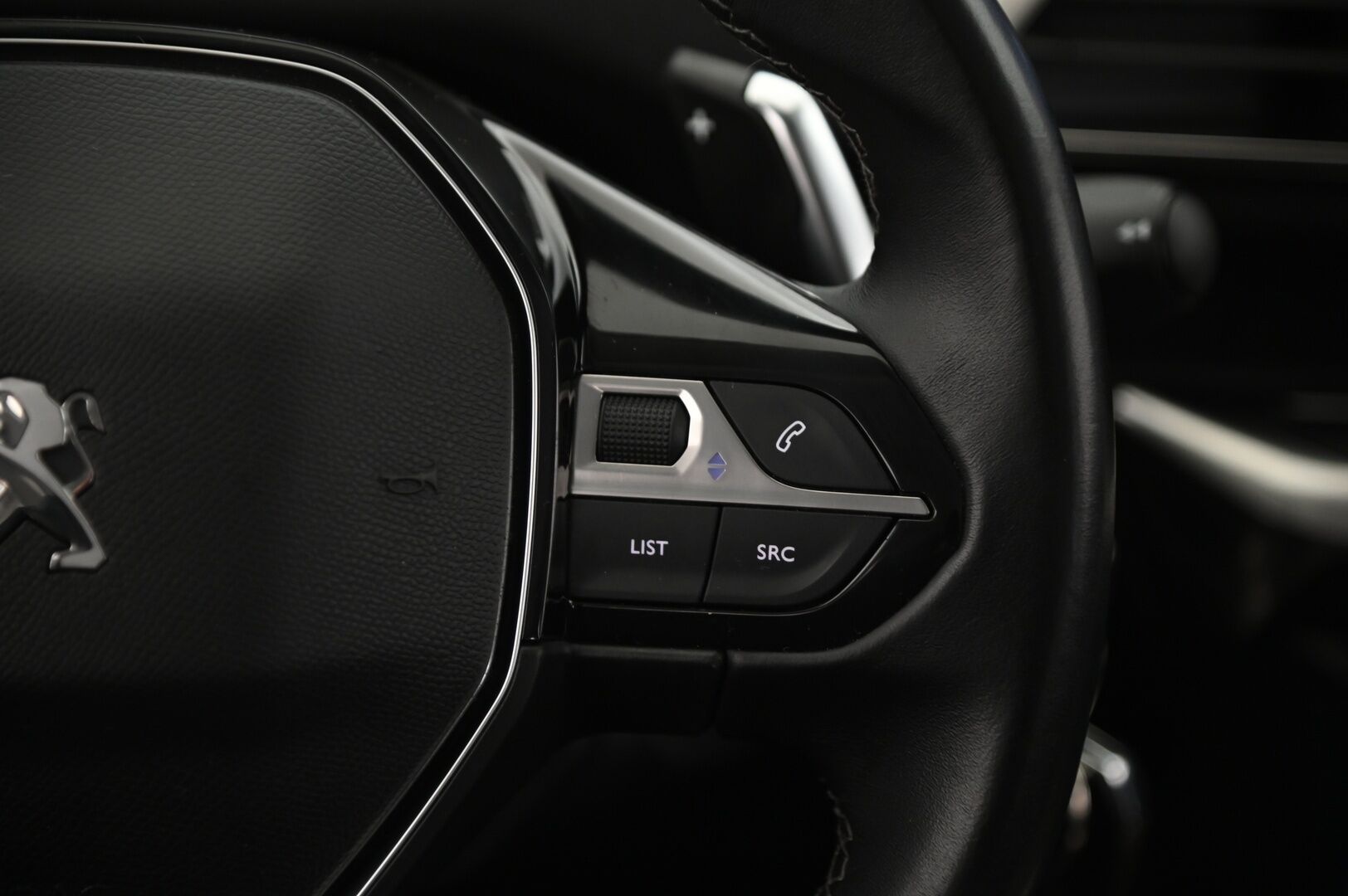 Peugeot 5008 2020 Active BlueHDi 130 EAT8-autom / 7-paikkanen / Tutkat / App connect  / Rattivaihteet / - *2x renkaat&aluminiivanteet*