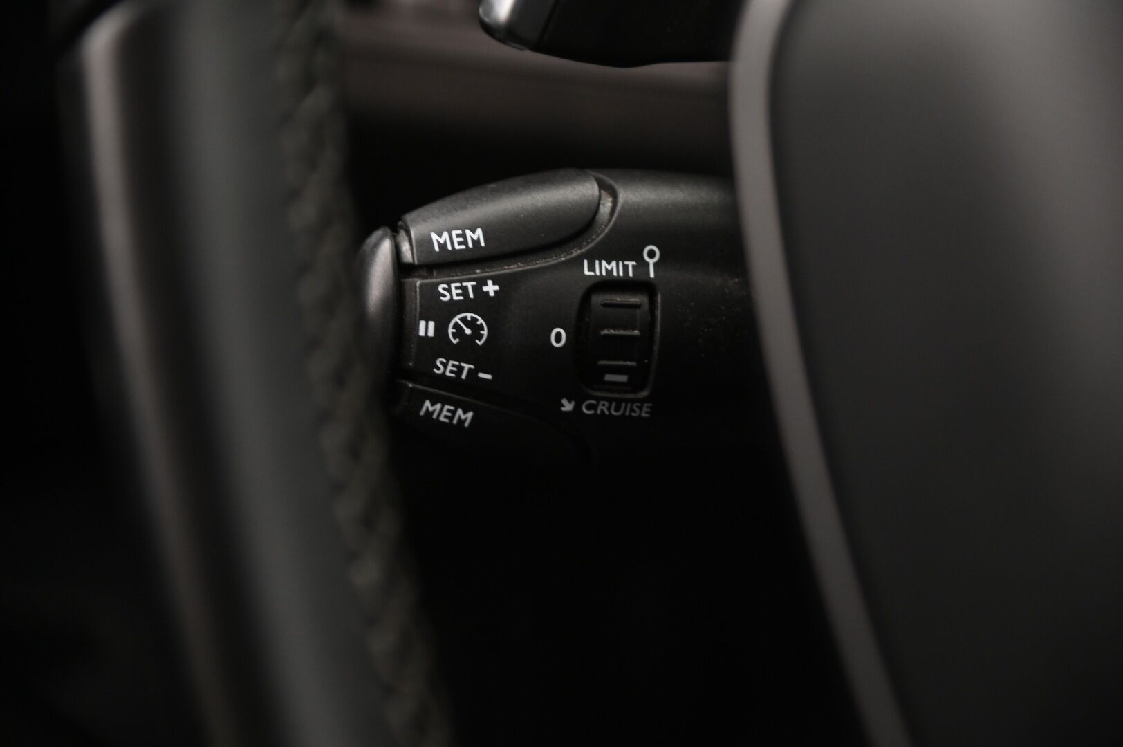 Peugeot 5008 2020 Active BlueHDi 130 EAT8-autom / 7-paikkanen / Tutkat / App connect  / Rattivaihteet / - *2x renkaat&aluminiivanteet*