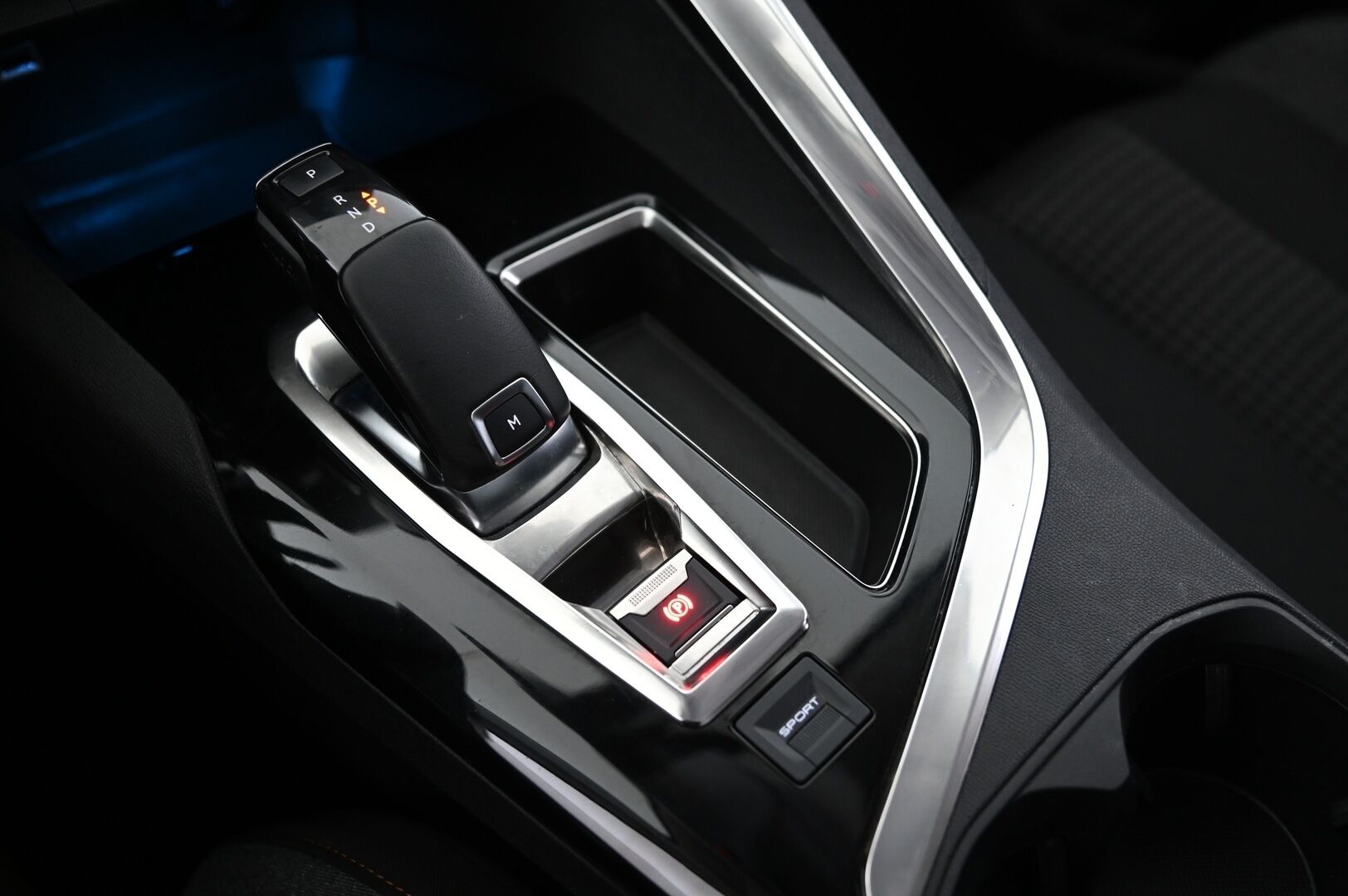 Peugeot 5008 2020 Active BlueHDi 130 EAT8-autom / 7-paikkanen / Tutkat / App connect  / Rattivaihteet / - *2x renkaat&aluminiivanteet*