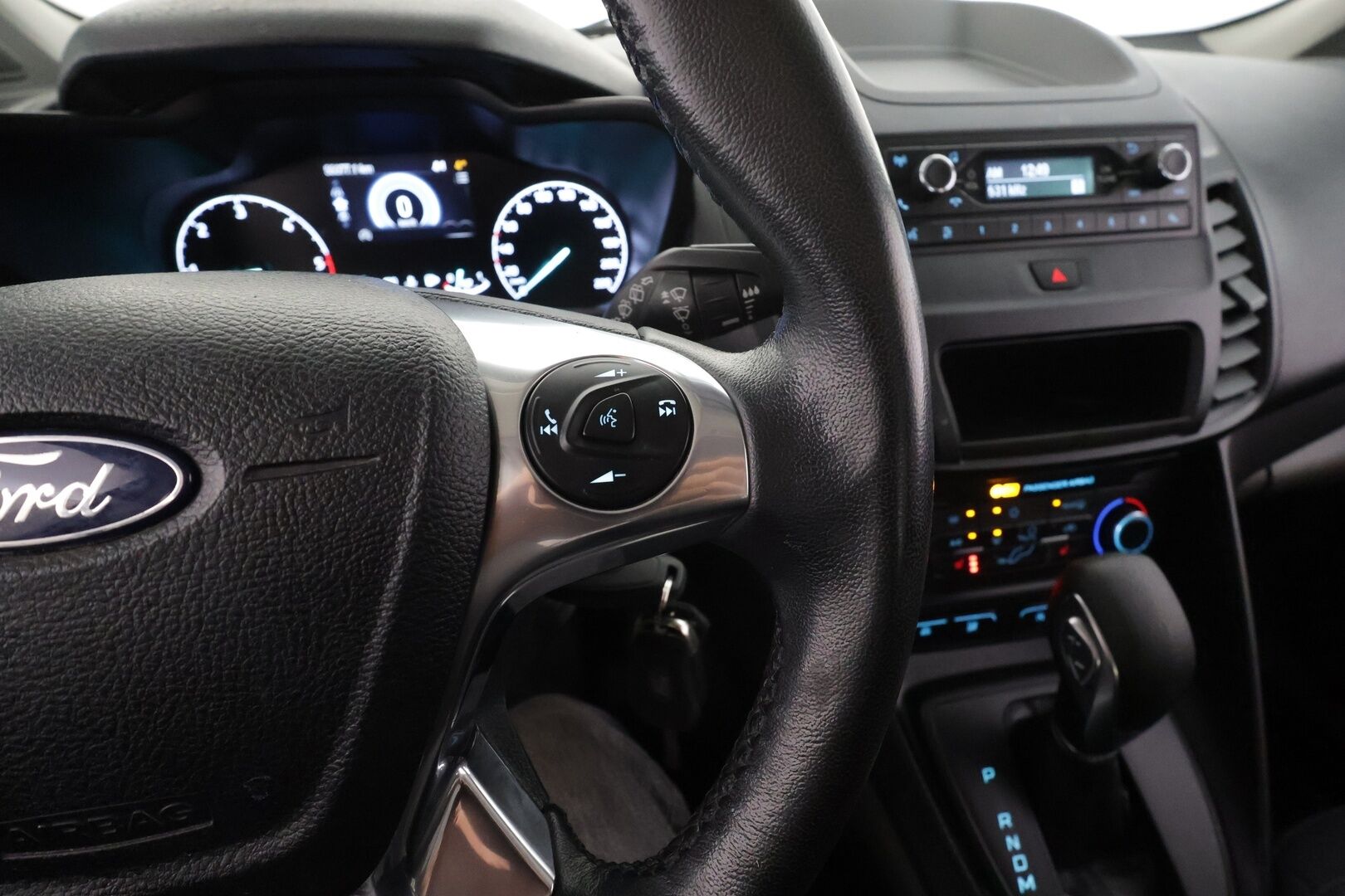 Ford Tourneo Connect 2020 1,5 TDCi 120 hv A8 Trend 5-ovinen * 1.Om Suomiauto / Webasto / Lämmitettävä tuulilasi / Bluetooth ** - Merkkihuollettu / Kahdet renkaat / ALV!