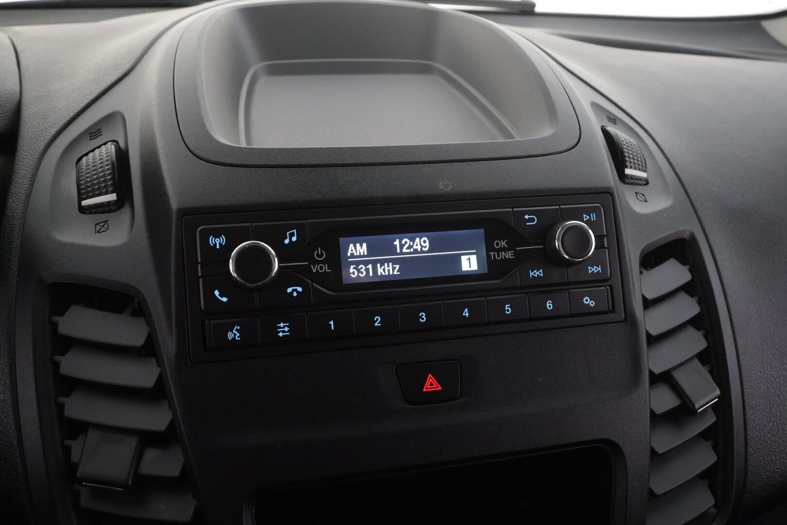 Ford Tourneo Connect 2020 1,5 TDCi 120 hv A8 Trend 5-ovinen * 1OM Suomiauto / Webasto / Lämpölasi / Vakkari / Peruutustutkat / Bluetooth - Merkkihuollettu / Kahdet renkaat / Tulossa Tampereelle!