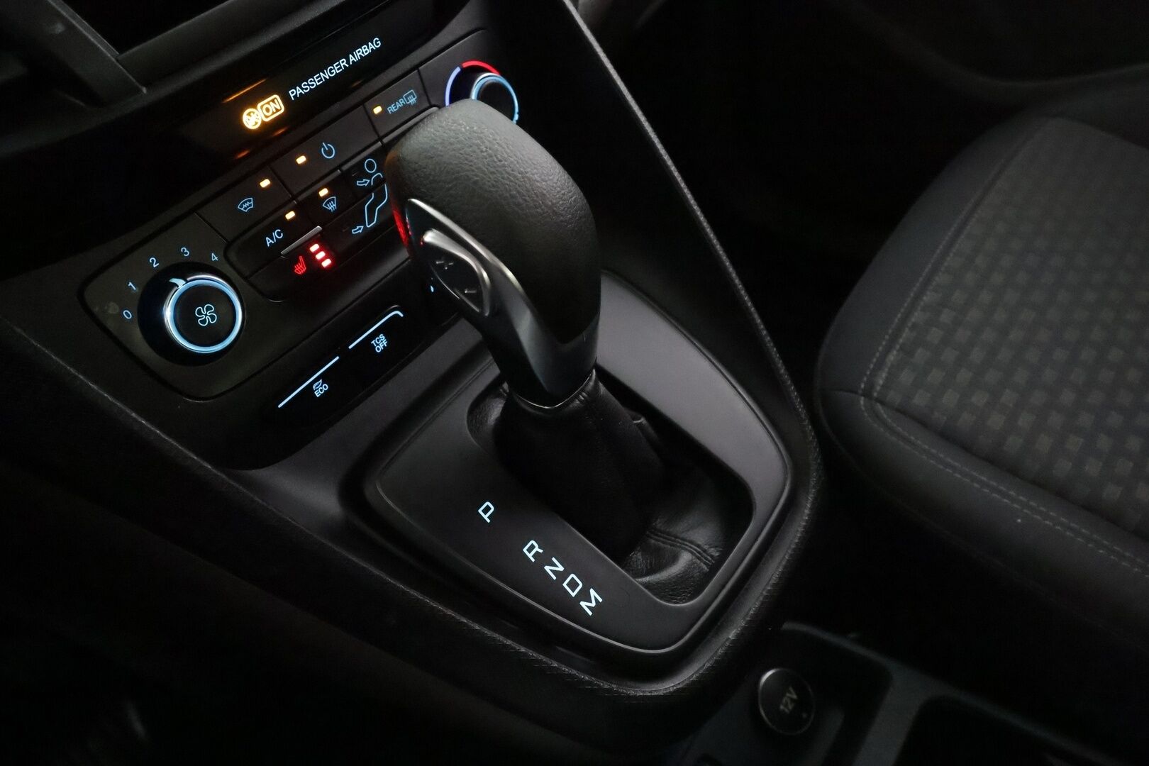 Ford Tourneo Connect 2020 1,5 TDCi 120 hv A8 Trend 5-ovinen * 1.Om Suomiauto / Webasto / Lämmitettävä tuulilasi / Bluetooth ** - Merkkihuollettu / Kahdet renkaat / ALV!