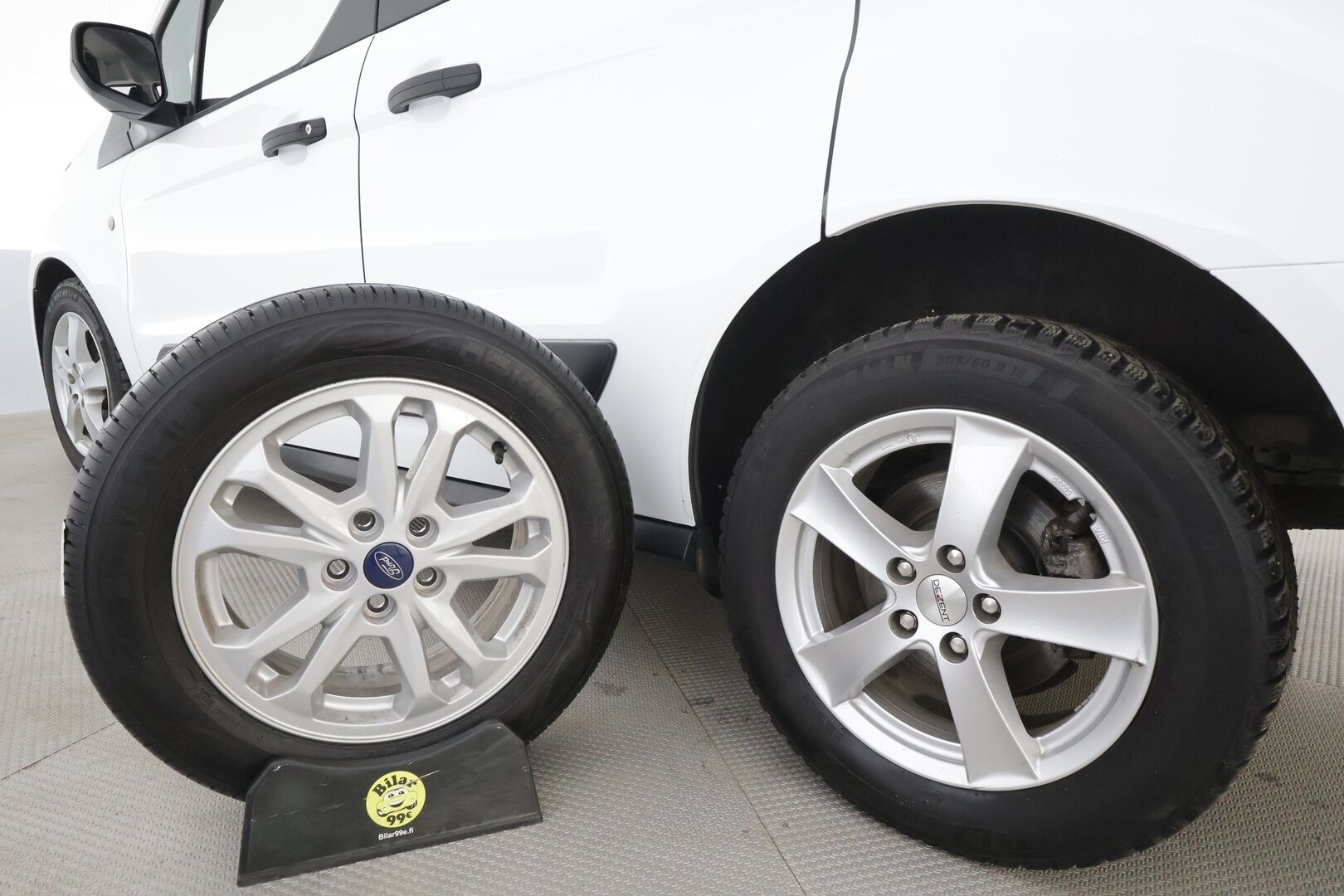 Ford Tourneo Connect 2020 1,5 TDCi 120 hv A8 Trend 5-ovinen * 1.Om Suomiauto / Webasto / Lämmitettävä tuulilasi / Bluetooth ** - Merkkihuollettu / Kahdet renkaat / ALV!