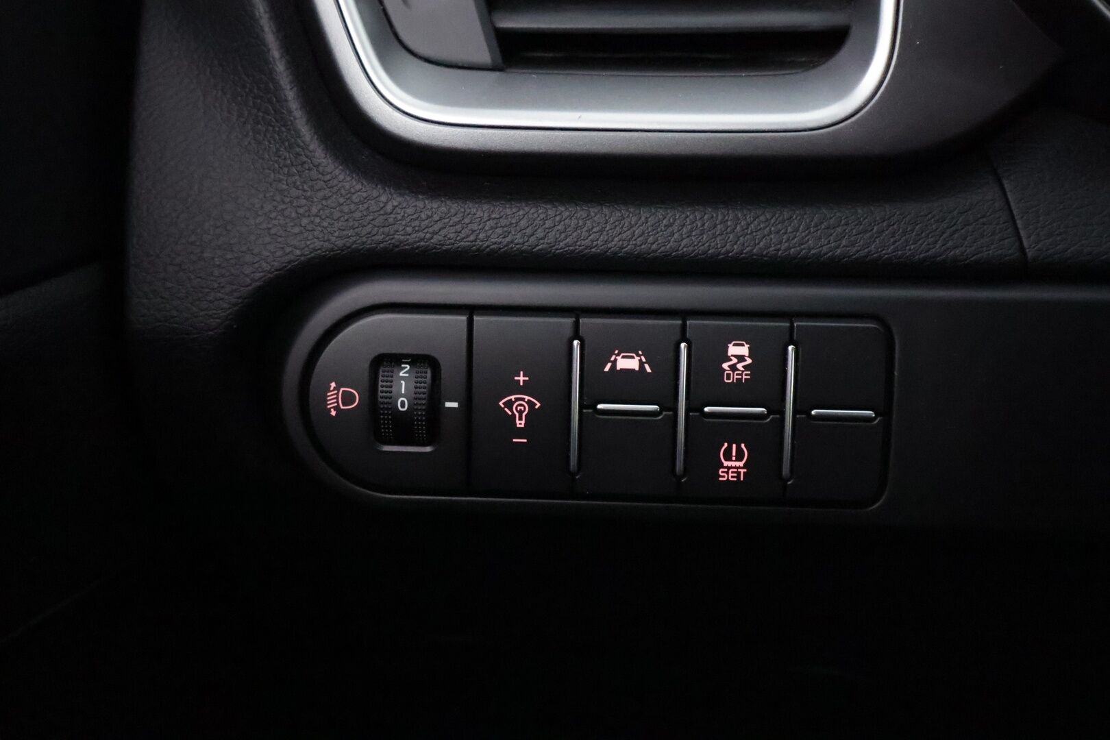 Kia Ceed 2019 1,0 T-GDI ISG 100hv Active SW - Suomiauto | Merkkihuollot | Vetokoukku | Ratinlämmitys | Lohko&Sisäpistoke | Peruutustutka | Juuri tullut Tampereelle!