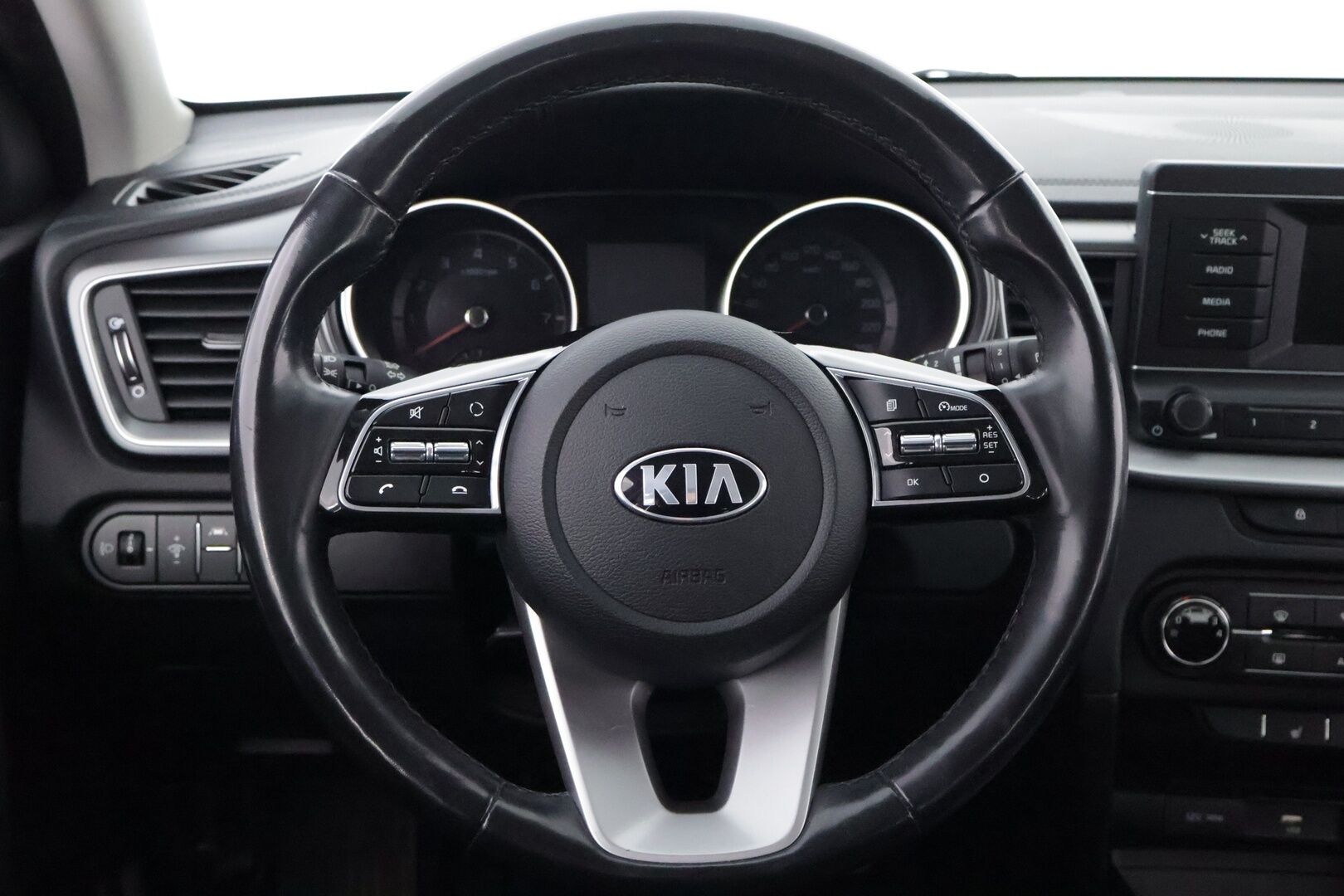 Kia Ceed 2019 1,0 T-GDI ISG 100hv Active SW - Suomiauto | Merkkihuollot | Vetokoukku | Ratinlämmitys | Lohko&Sisäpistoke | Peruutustutka | Juuri tullut Tampereelle!