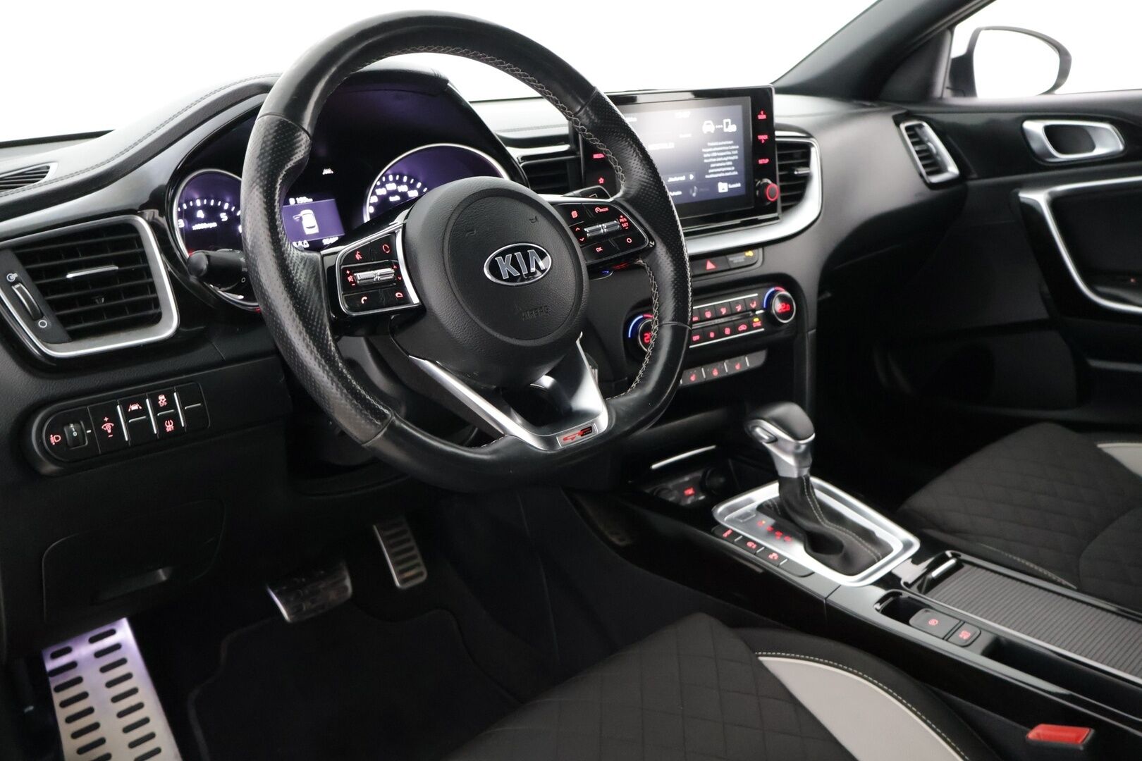 Kia ProCeed 2020 ProCeed 1,4 T-GDI ISG 140hv GT-Line *Vakkari / Lohko / Kaistavahti / P-Kamera / Puolinahat / Ratinlämmitin* - Juuri huollettu / Suomi-auto / 2 renkaat / Penkinlämmittimet edessä ja takana*