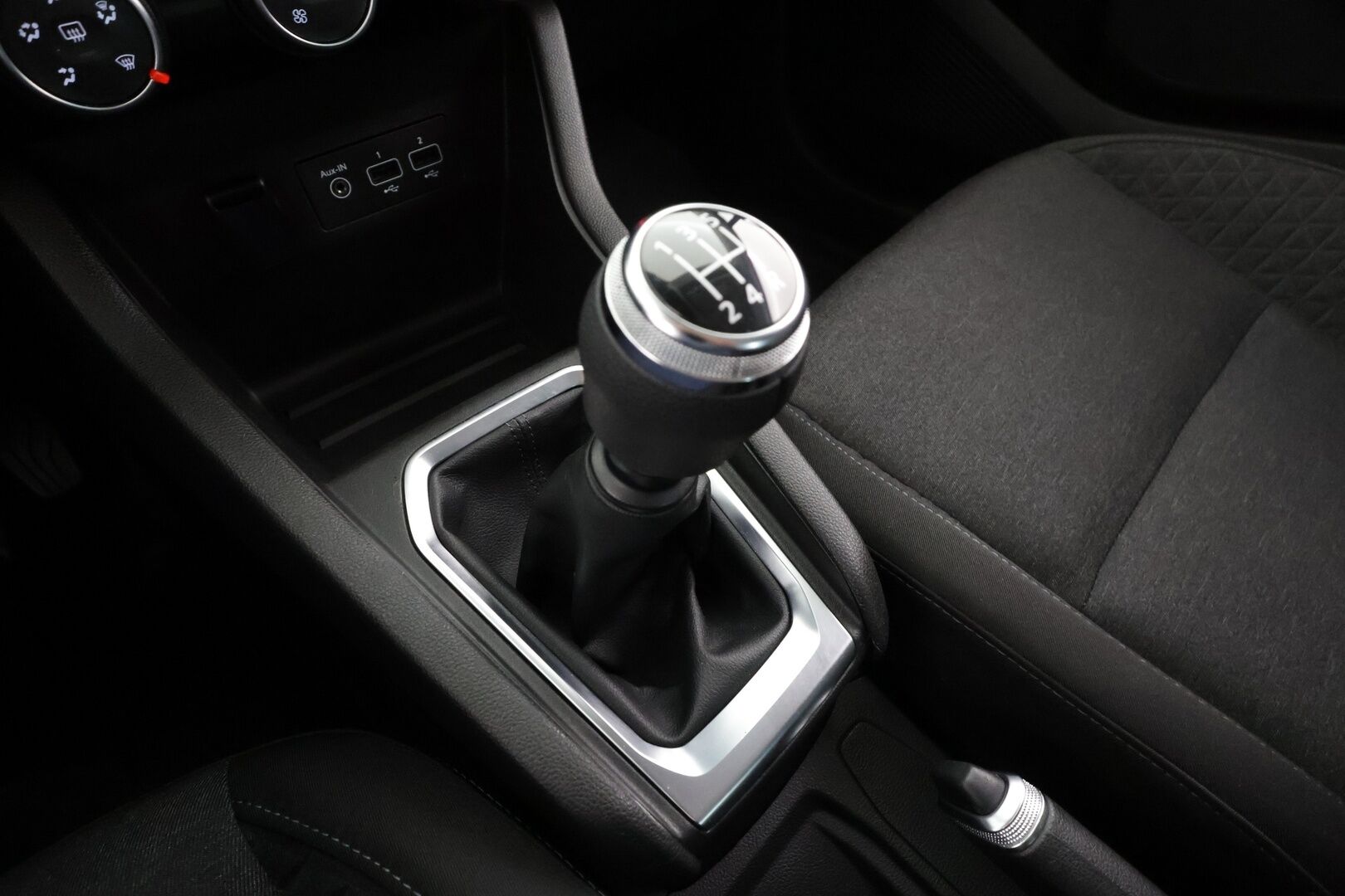 Renault Clio 2020 TCe 100 Zen * Suomi-auto / LED / Vakkari / Kaistavahti / Lohko&Sisätilanlämmitin / Bluetooth / Kahdet renkaat*