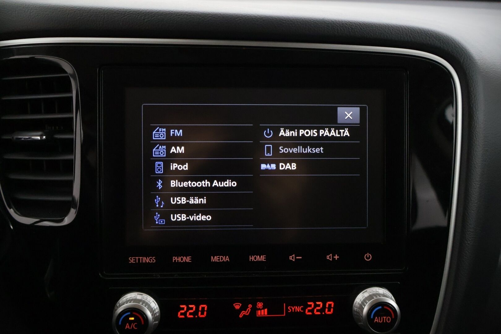 Mitsubishi Outlander 2020 Mitsubishi Outlander PEHV intense Farmari (AC) 4ov 2360cm3 * Ada. Vakkari / KeyLessGo / P-kamera / AWD / Lohko * - * Upeassa kunnossa oleva Suomi-Outlander! *