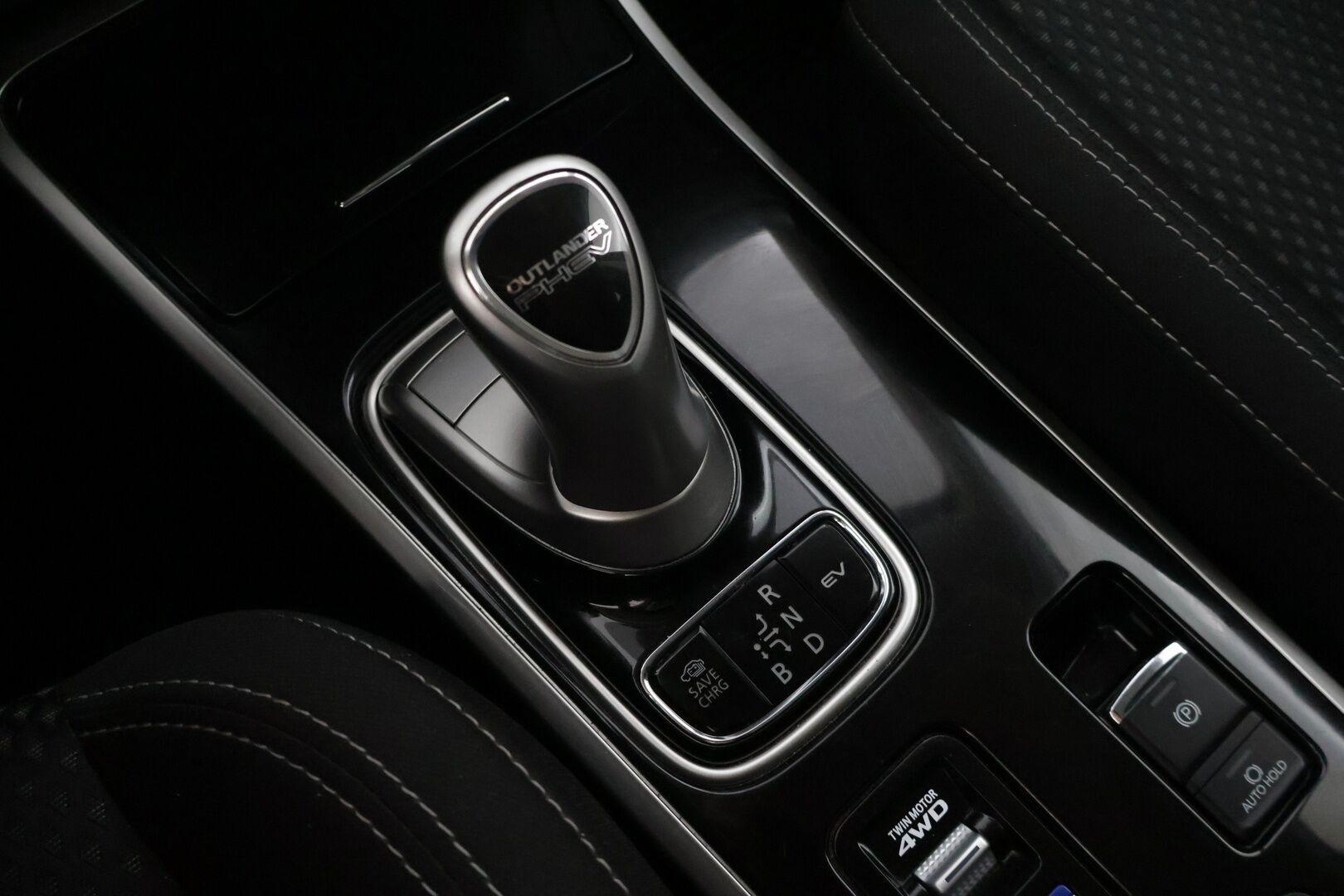 Mitsubishi Outlander PHEV 2020 Mitsubishi Outlander PEHV Intense 4WD 5P * Adapt. Vakkari / KeyLessGo / P-kamera / AWD / Lohko * - * Upeassa kunnossa oleva Suomi-Outlander! * - HULLU BLACKWEEK KORKOTARJOUS 2,49%