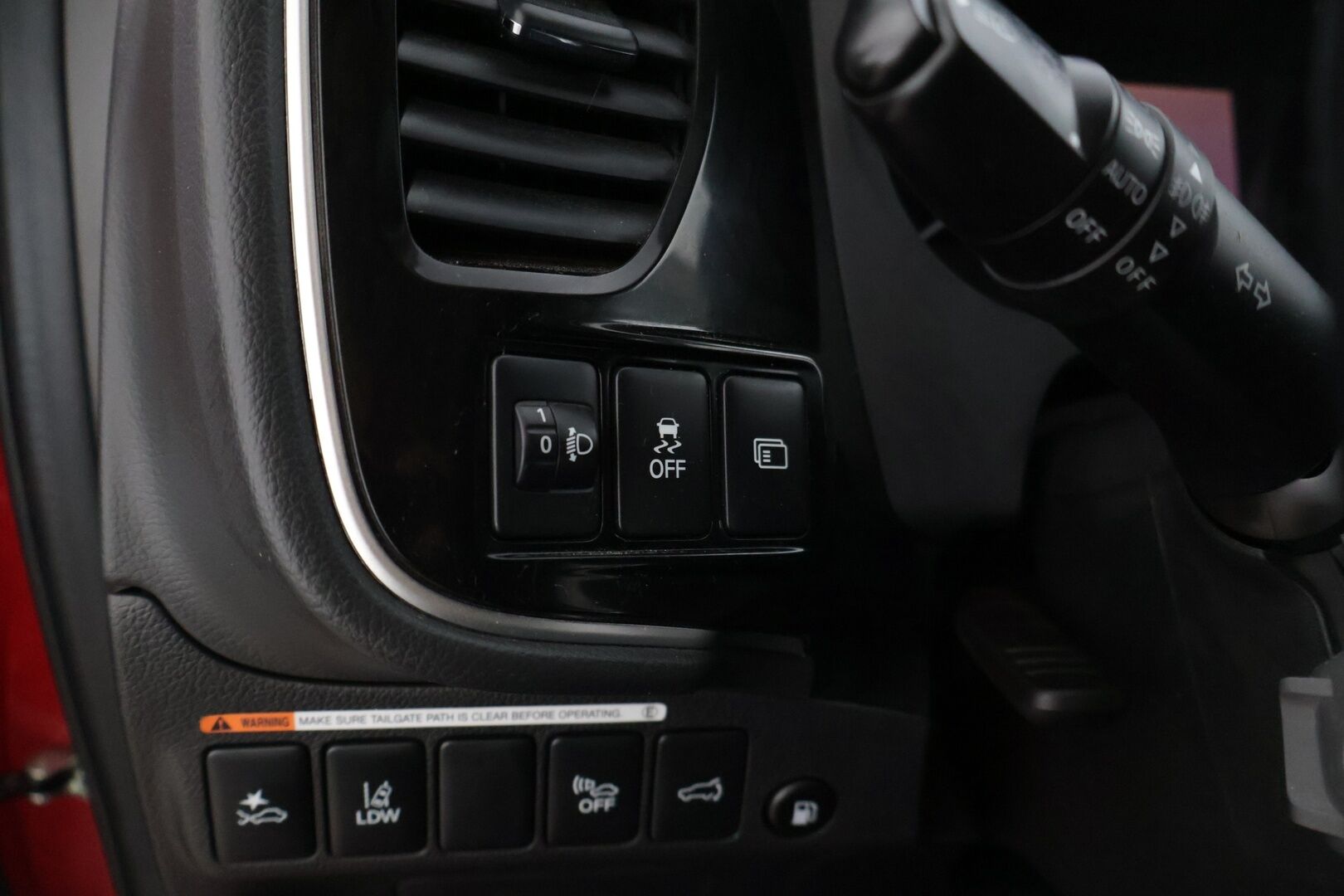Mitsubishi Outlander 2020 Mitsubishi Outlander PEHV intense Farmari (AC) 4ov 2360cm3 * Ada. Vakkari / KeyLessGo / P-kamera / AWD / Lohko * - * Upeassa kunnossa oleva Suomi-Outlander! *