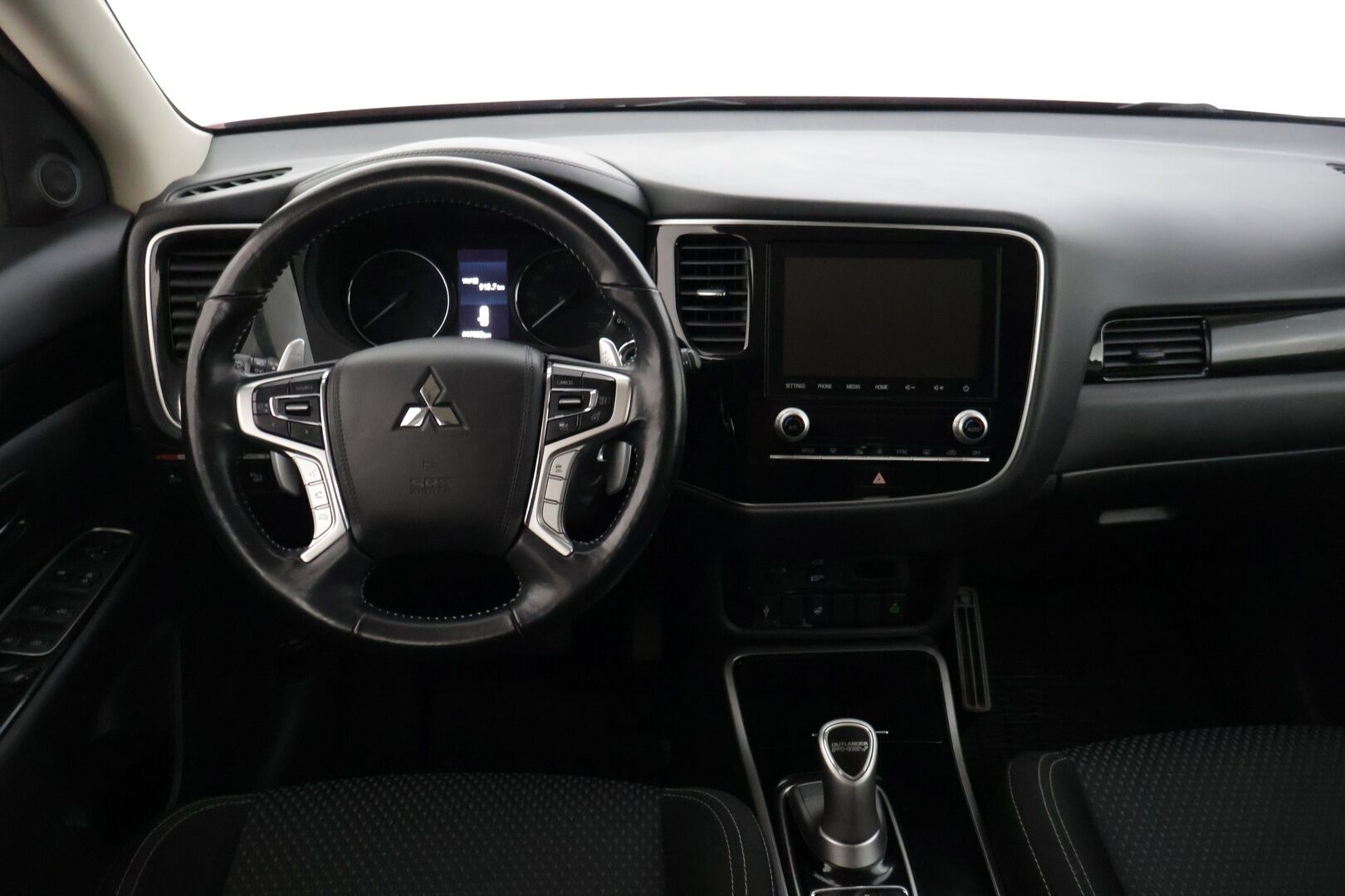 Mitsubishi Outlander 2020 Mitsubishi Outlander PEHV intense Farmari (AC) 4ov 2360cm3 * Ada. Vakkari / KeyLessGo / P-kamera / AWD / Lohko * - * Upeassa kunnossa oleva Suomi-Outlander! *