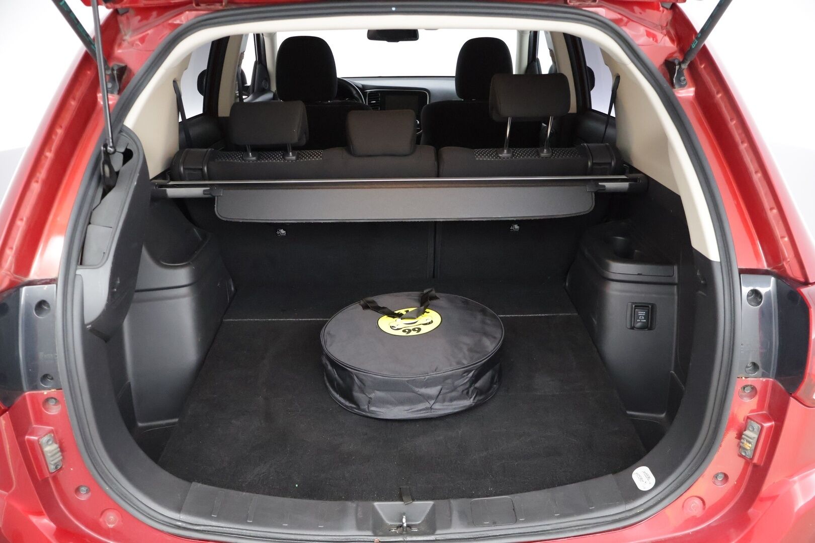 Mitsubishi Outlander PHEV 2020 Mitsubishi Outlander PEHV Intense 4WD 5P * Adapt. Vakkari / KeyLessGo / P-kamera / AWD / Lohko * - * Upeassa kunnossa oleva Suomi-Outlander! * - HULLU BLACKWEEK KORKOTARJOUS 2,49%