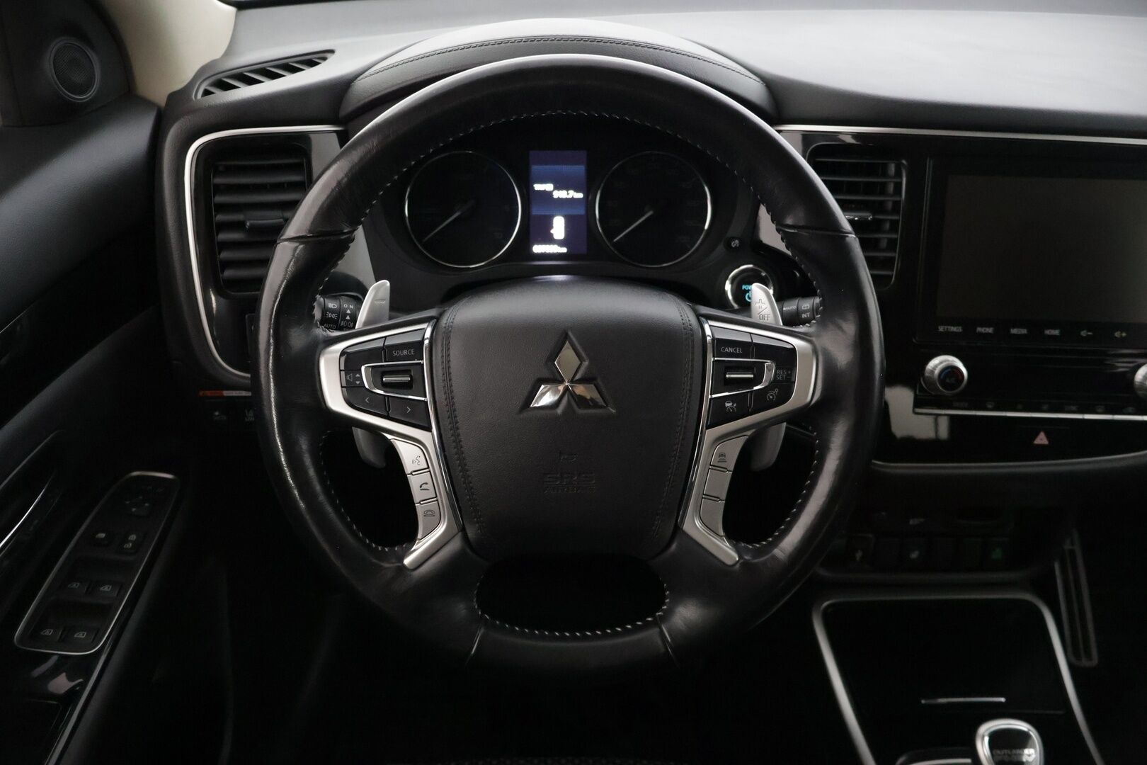 Mitsubishi Outlander 2020 Mitsubishi Outlander PEHV intense Farmari (AC) 4ov 2360cm3 * Ada. Vakkari / KeyLessGo / P-kamera / AWD / Lohko * - * Upeassa kunnossa oleva Suomi-Outlander! *