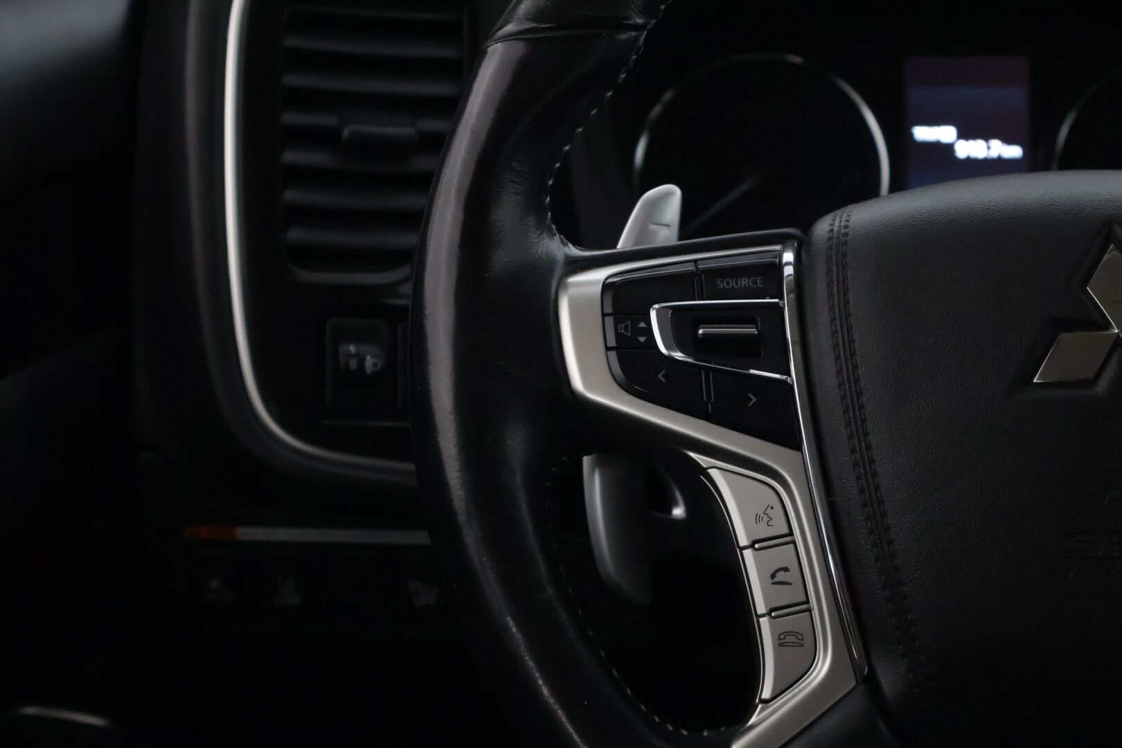 Mitsubishi Outlander PHEV 2020 Mitsubishi Outlander PEHV Intense 4WD 5P * Ada. Vakkari / KeyLessGo / P-kamera / AWD / Lohko * - * Upeassa kunnossa oleva Suomi-Outlander! *