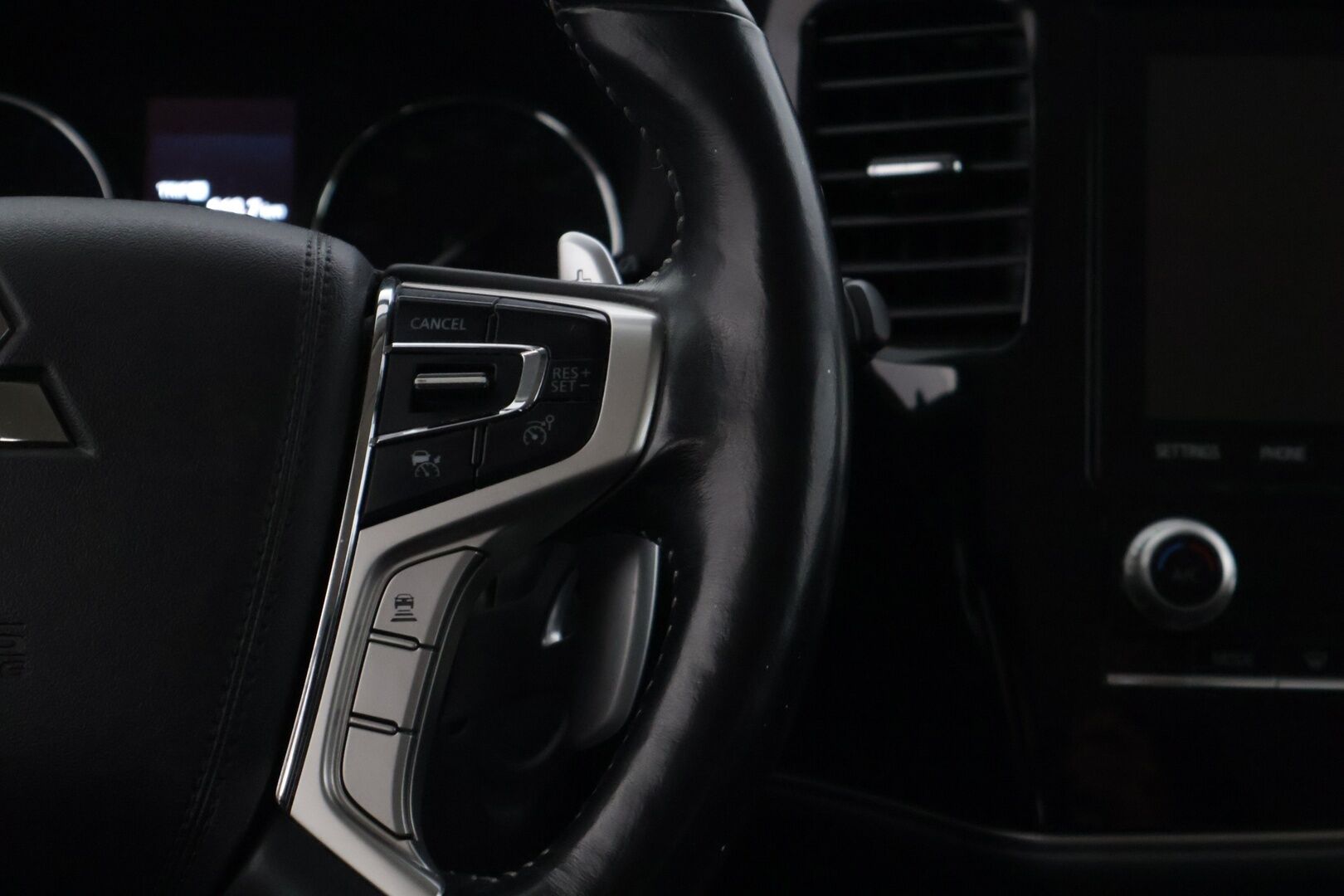 Mitsubishi Outlander 2020 Mitsubishi Outlander PEHV intense Farmari (AC) 4ov 2360cm3 * Ada. Vakkari / KeyLessGo / P-kamera / AWD / Lohko * - * Upeassa kunnossa oleva Suomi-Outlander! *