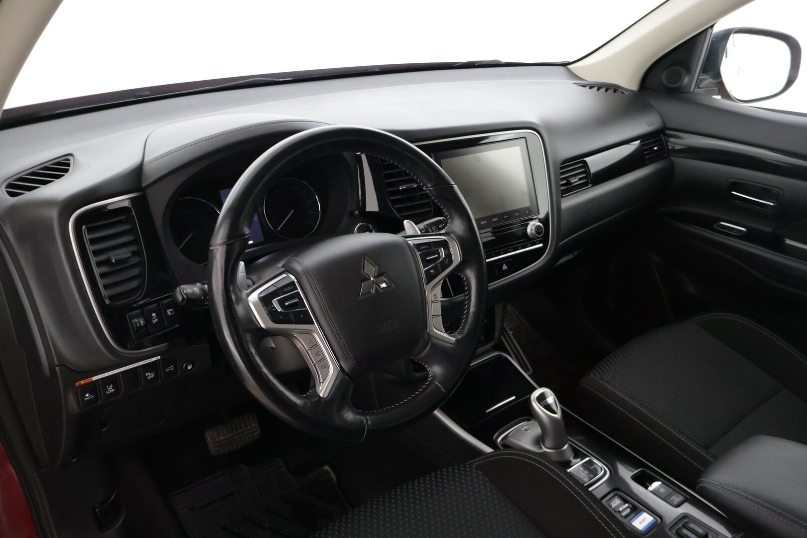 Mitsubishi Outlander PHEV 2020 Mitsubishi Outlander PEHV Intense 4WD 5P * Adapt. Vakkari / KeyLessGo / P-kamera / AWD / Lohko * - * Upeassa kunnossa oleva Suomi-Outlander! * - HULLU BLACKWEEK KORKOTARJOUS 2,49%