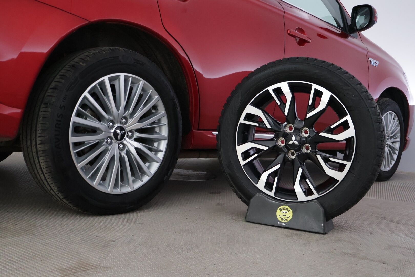 Mitsubishi Outlander PHEV 2020 Mitsubishi Outlander PEHV Intense 4WD 5P * Adapt. Vakkari / KeyLessGo / P-kamera / AWD / Lohko * - * Upeassa kunnossa oleva Suomi-Outlander! * - HULLU BLACKWEEK KORKOTARJOUS 2,49%