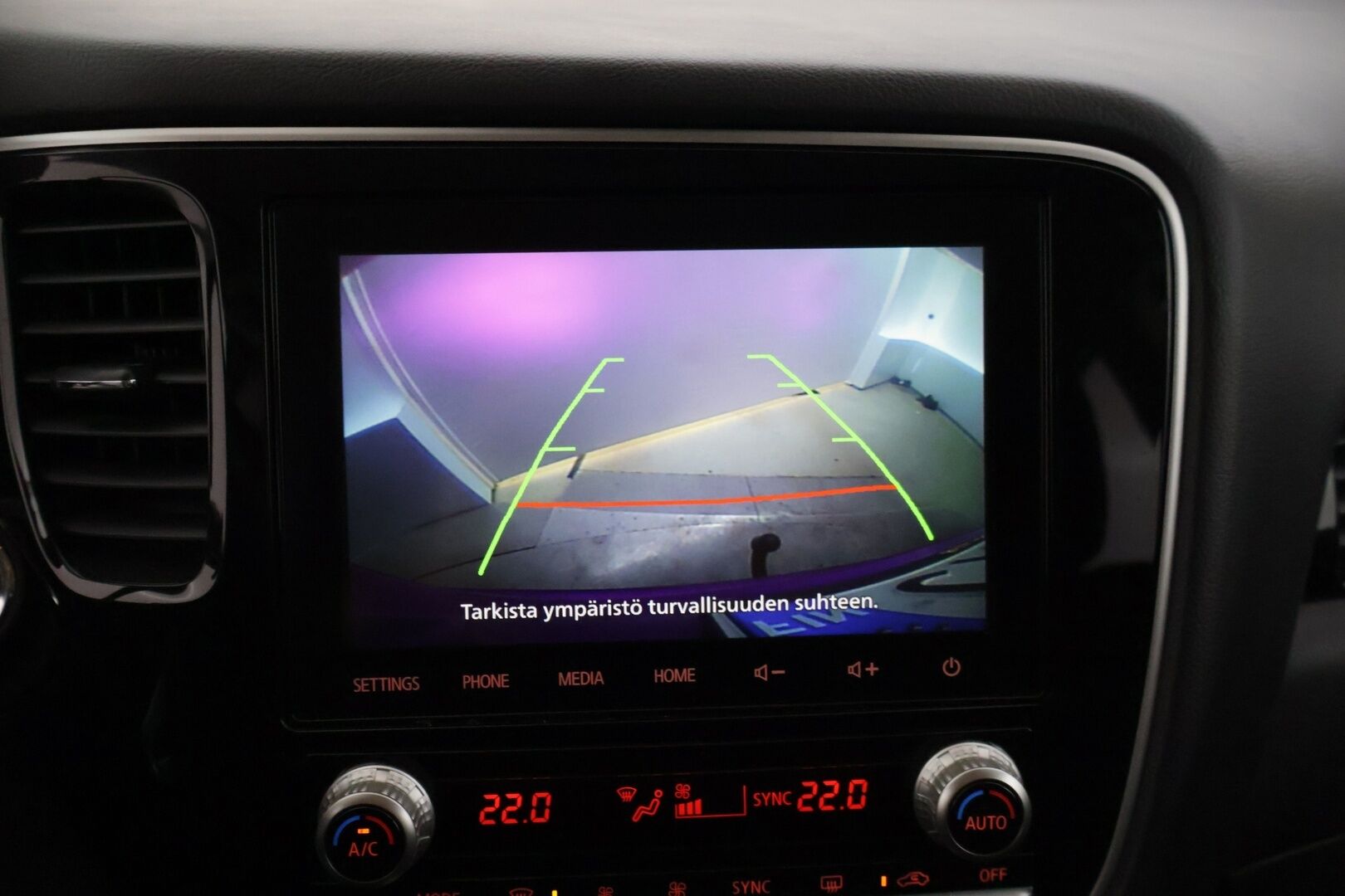 Mitsubishi Outlander PHEV 2020 Mitsubishi Outlander PEHV Intense 4WD 5P * Ada. Vakkari / KeyLessGo / P-kamera / AWD / Lohko * - * Upeassa kunnossa oleva Suomi-Outlander! *