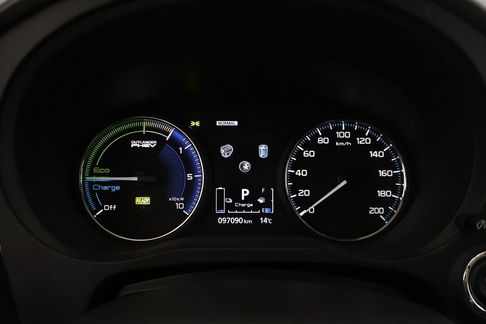 Mitsubishi Outlander 2020 Mitsubishi Outlander PEHV intense Farmari (AC) 4ov 2360cm3 * Ada. Vakkari / KeyLessGo / P-kamera / AWD / Lohko * - * Upeassa kunnossa oleva Suomi-Outlander! *