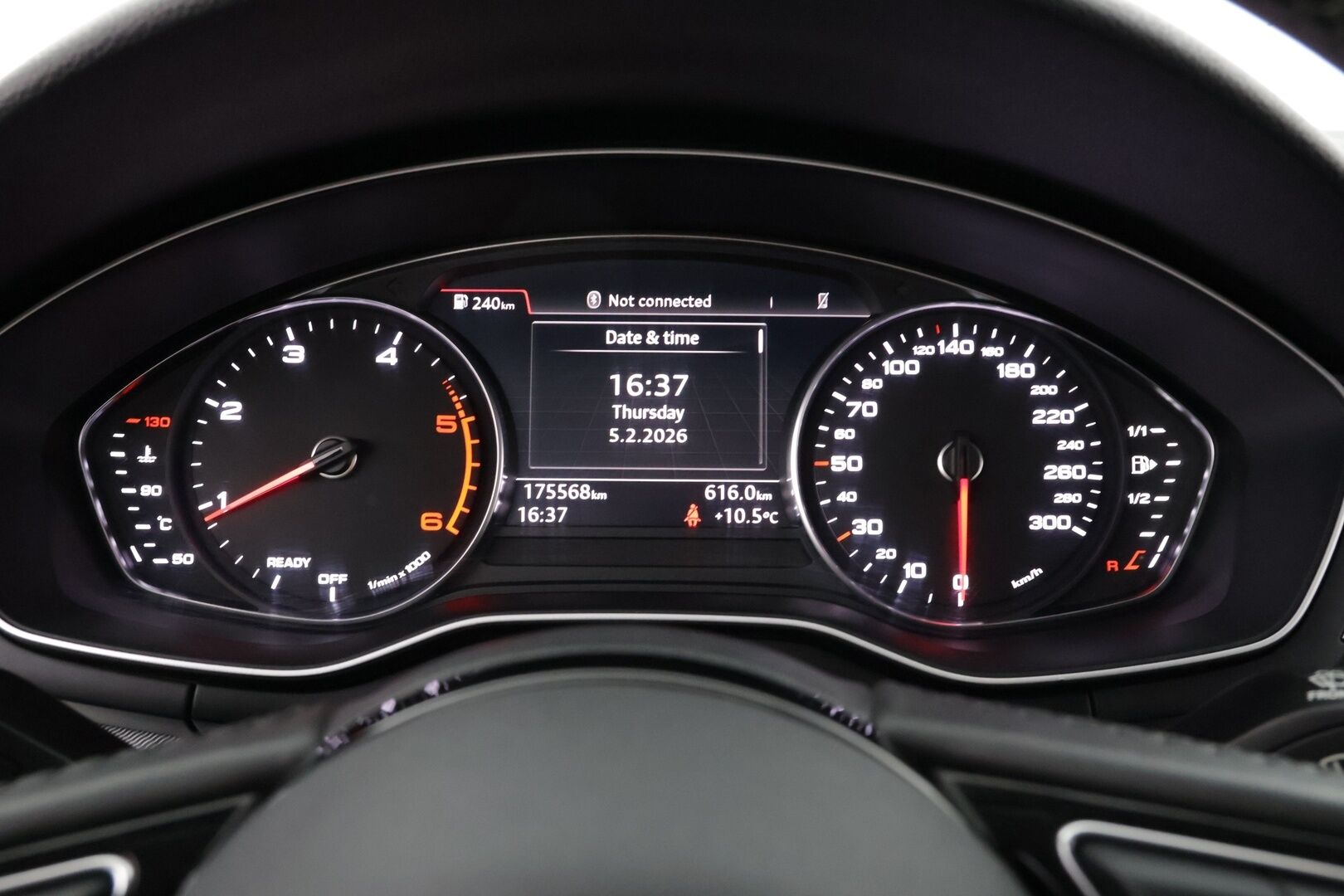 Audi A4 2016 Avant Business 2,0 TDI 110 kW ** Taitettava koukku / Juuri huollettu!! / Todella siisti