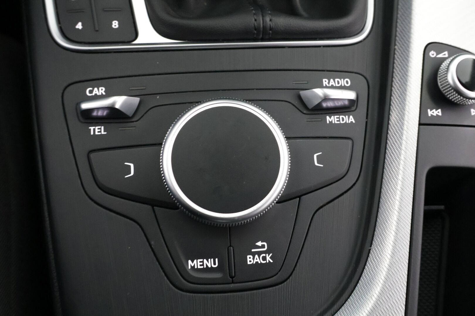 Audi A4 2016 Avant Business 2,0 TDI 110 kW ** Taitettava koukku / Juuri huollettu!! / Todella siisti