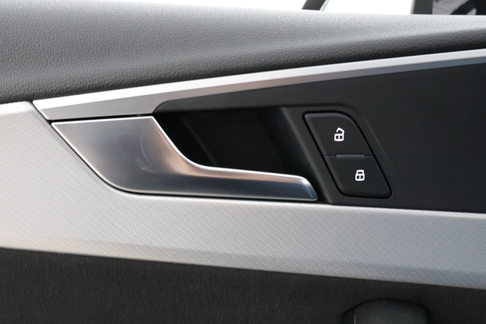 Audi A4 2016 Avant Business 2,0 TDI 110 kW ** Taitettava koukku / Juuri huollettu!! / Todella siisti