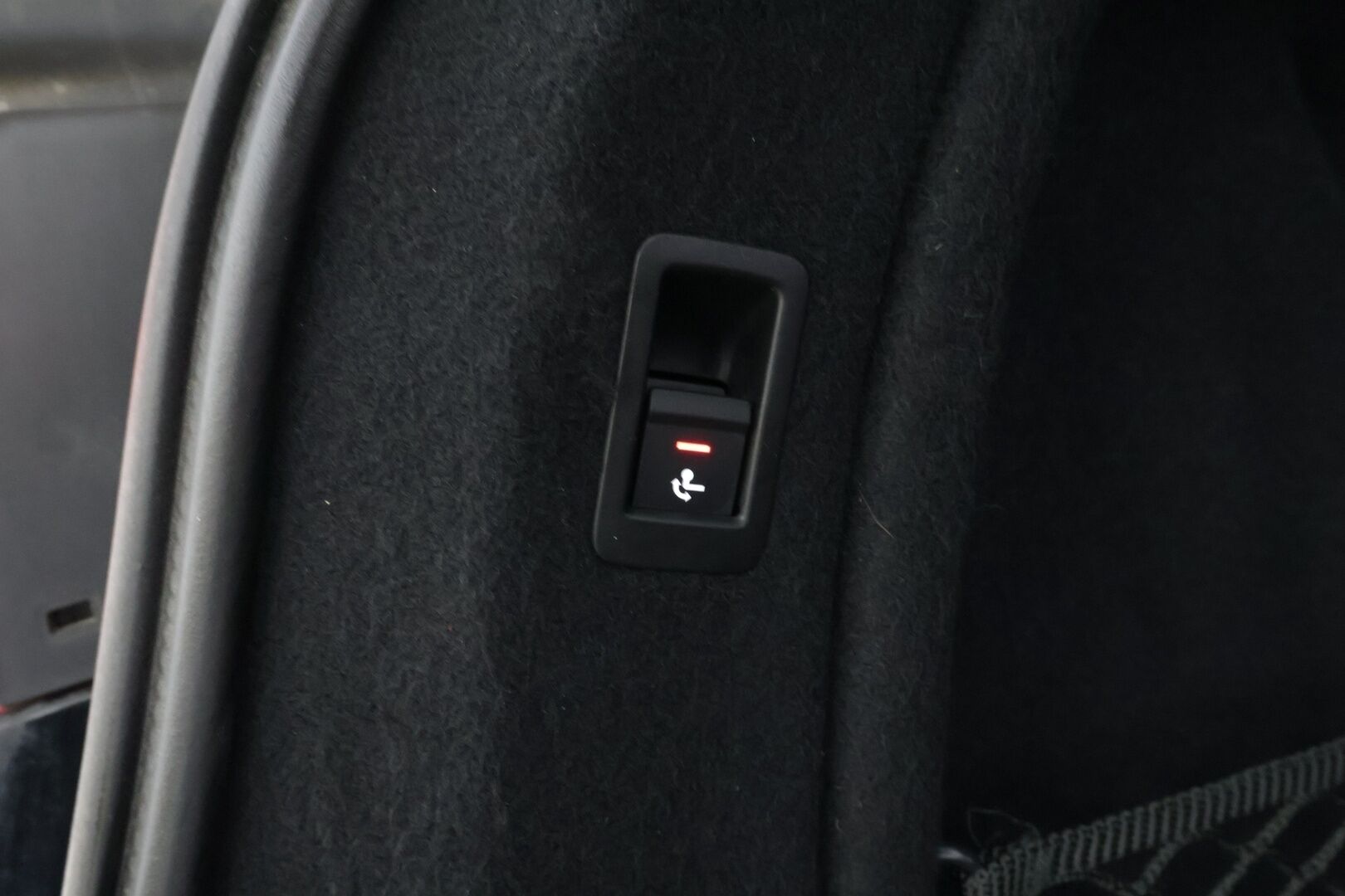 Audi A4 2016 Avant Business 2,0 TDI 110 kW ** Taitettava koukku / Juuri huollettu!! / Todella siisti