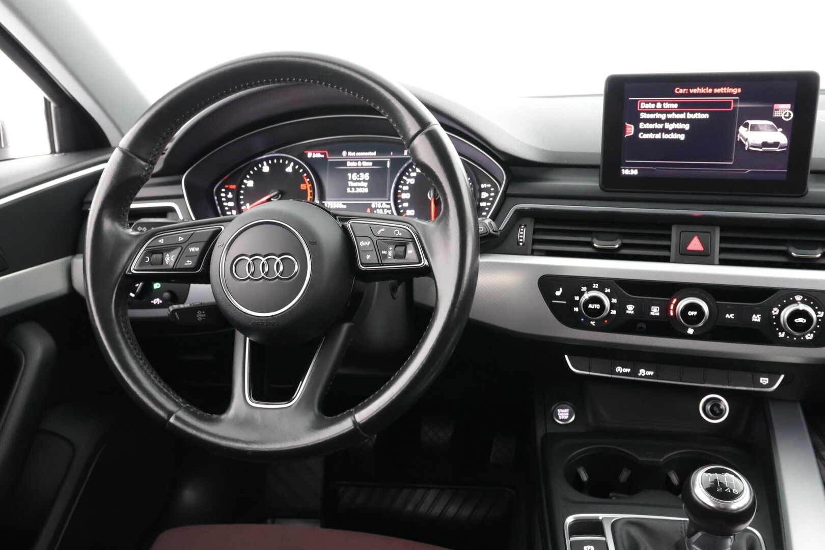 Audi A4 2016 Avant Business 2,0 TDI 110 kW ** Taitettava koukku / Juuri huollettu!! / Todella siisti