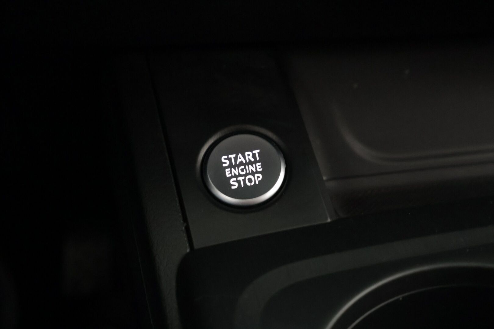 Audi A4 2016 Avant Business 2,0 TDI 110 kW ** Taitettava koukku / Juuri huollettu!! / Todella siisti