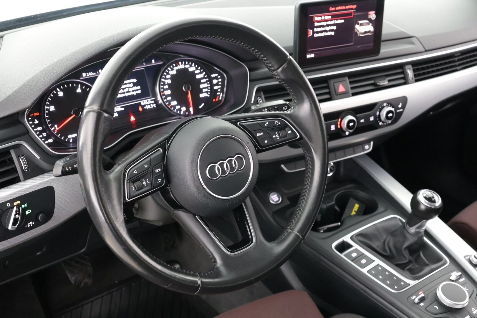 Audi A4 2016 Avant Business 2,0 TDI 110 kW ** Taitettava koukku / Juuri huollettu!! / Todella siisti