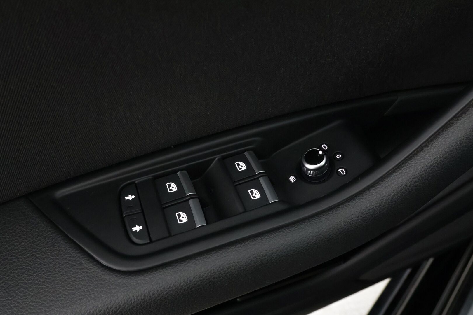 Audi A4 2016 Avant Business 2,0 TDI 110 kW ** Taitettava koukku / Juuri huollettu!! / Todella siisti