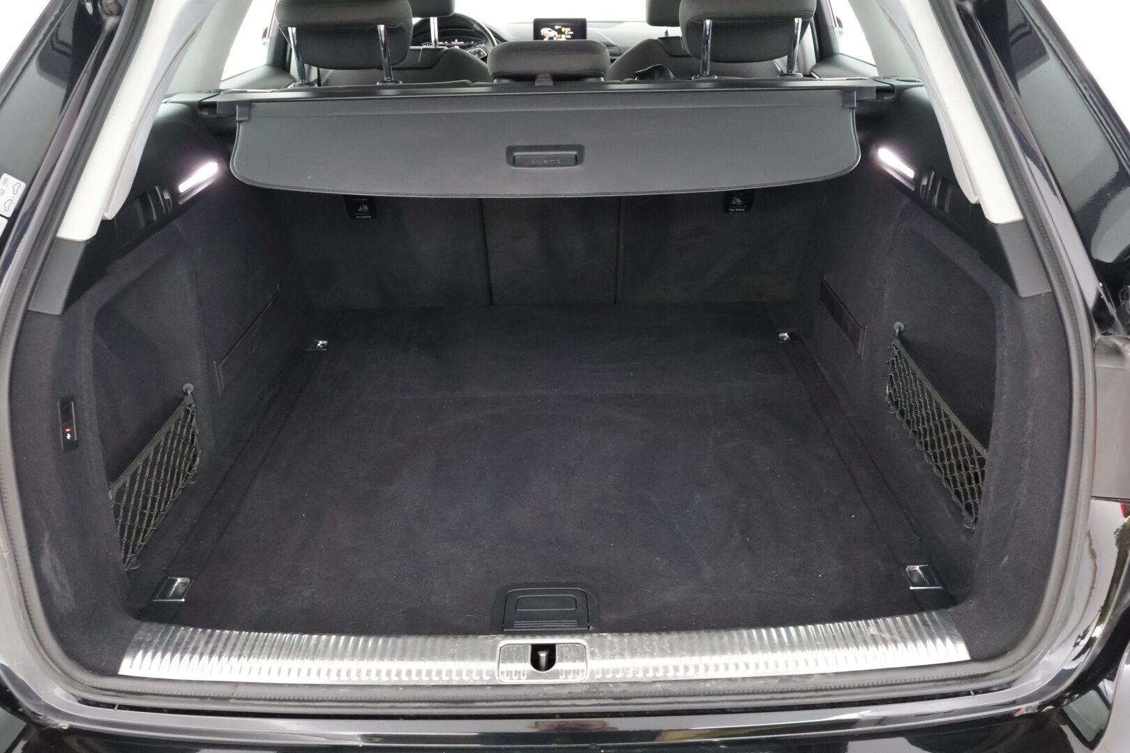 Audi A4 2016 Avant Business 2,0 TDI 110 kW ** Taitettava koukku / Juuri huollettu!! / Todella siisti