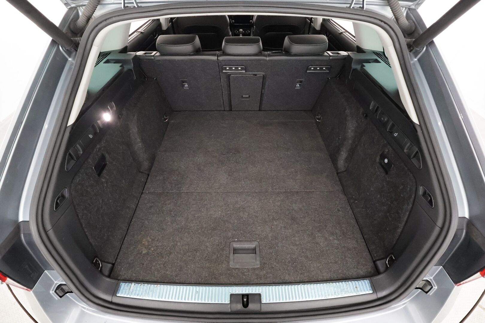 Skoda Superb 2020 Combi 2,0 TDI 190 4x4 Style DSG Autom. - | Webasto | ACC | Matrix-LED | P.Kamera | Muistipenkki | Canton | Kaistavahi | Navi | Keyless | Suomi-auto | Kahdet renkaat | 